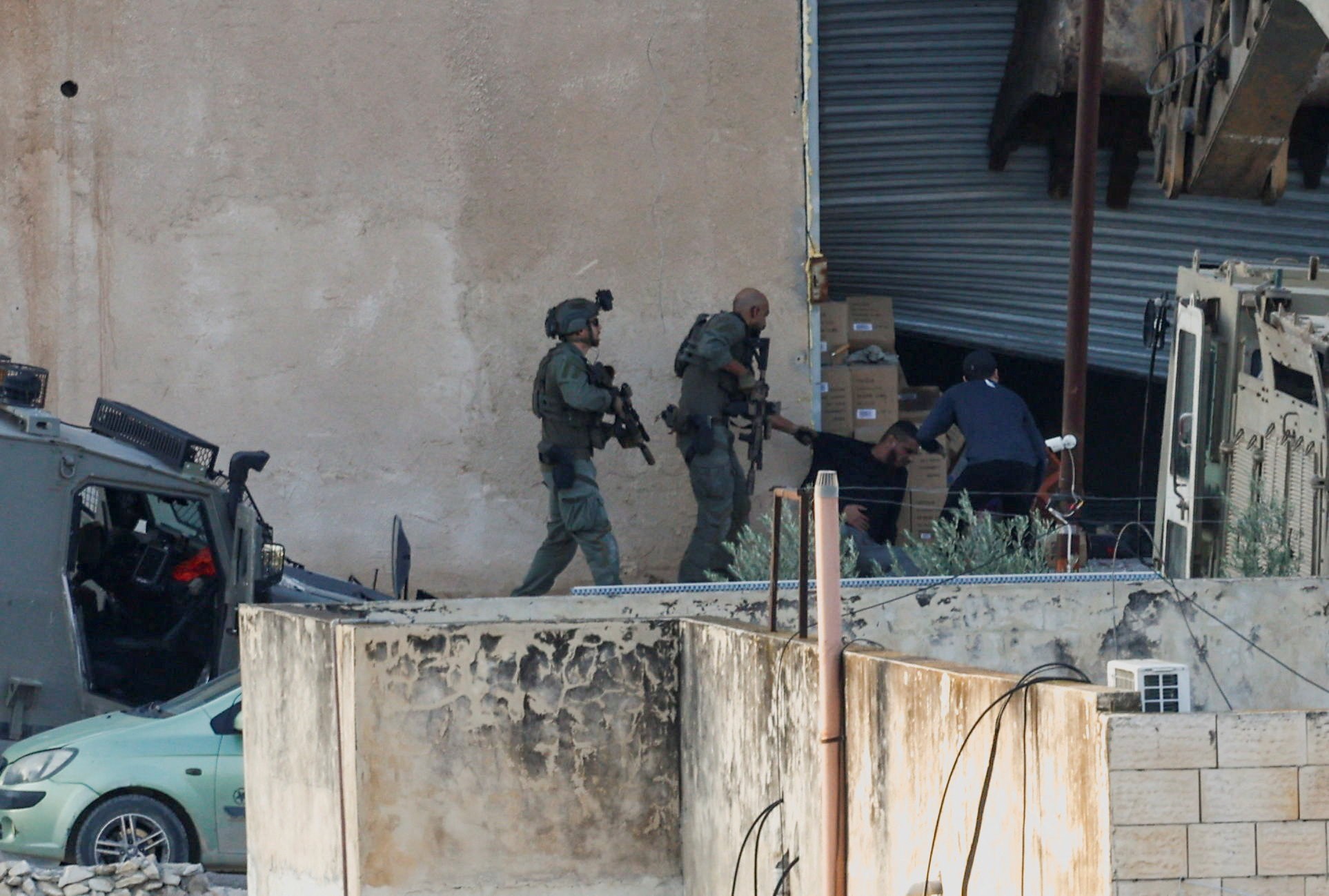 VÍDEO: Militares de Israel matam palestinos aparentemente rendidos na Cisjordânia; Exército investiga o caso