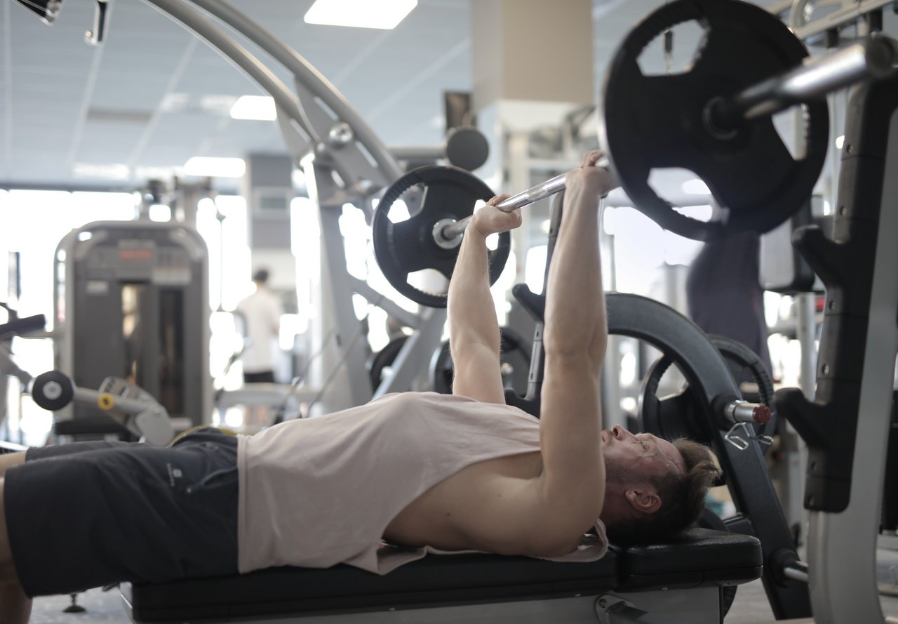 Por que um palavrão pode ajudar a ir um pouco além no exercício físico, segundo a psicologia