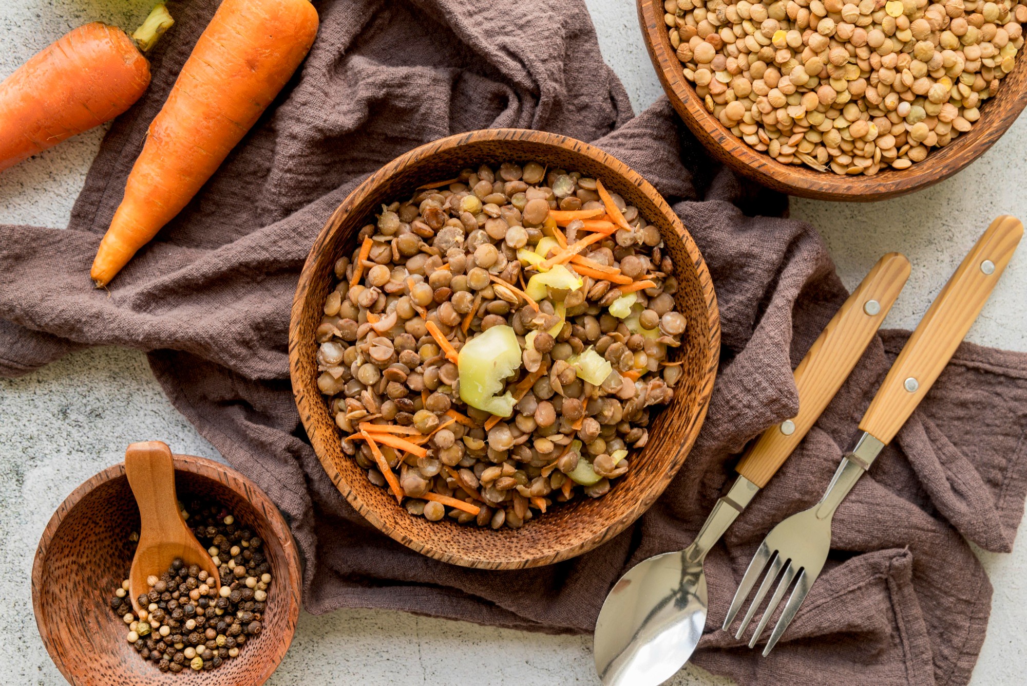 Por que a lentilha virou 'comida de sorte'? Entenda o que a ciência realmente diz sobre o grão