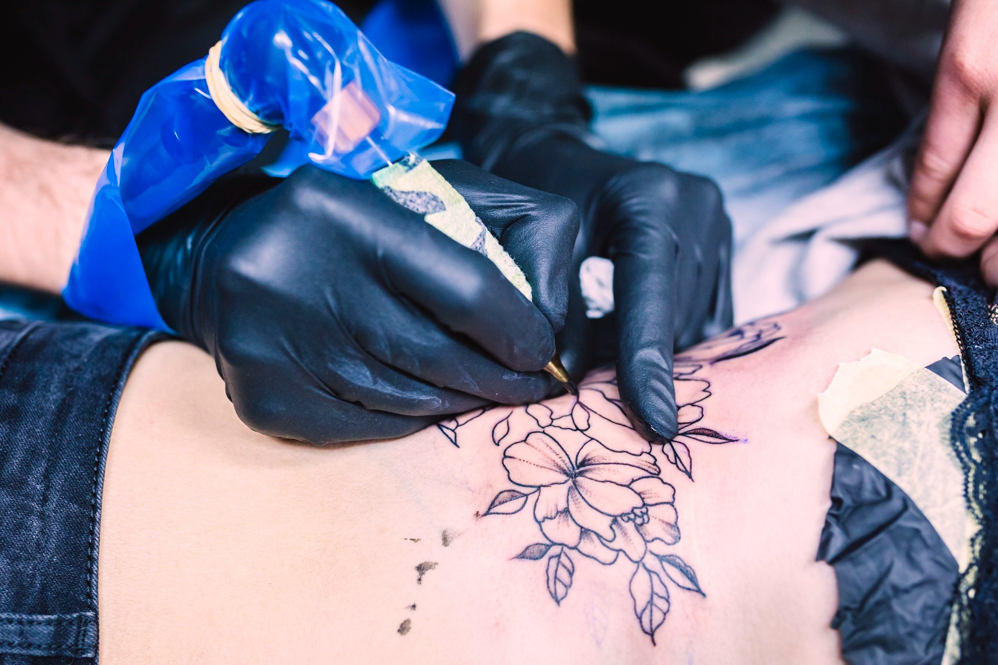 Tatuagens, toxinas e o sistema imune: o que você precisa saber antes de fazer uma