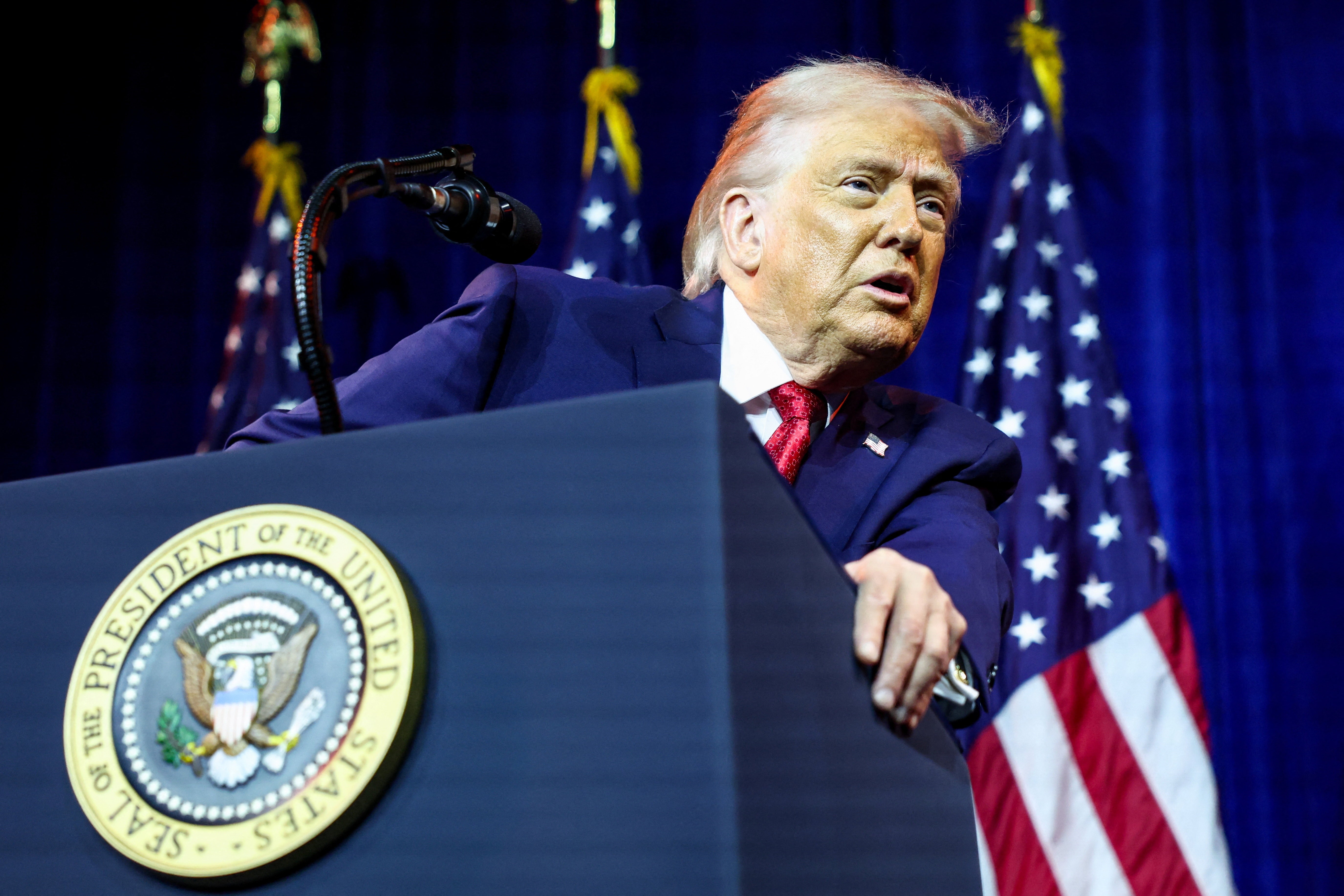 'Ele tentava imitar minha dança, mas é um cara violento', diz Trump, sobre Maduro