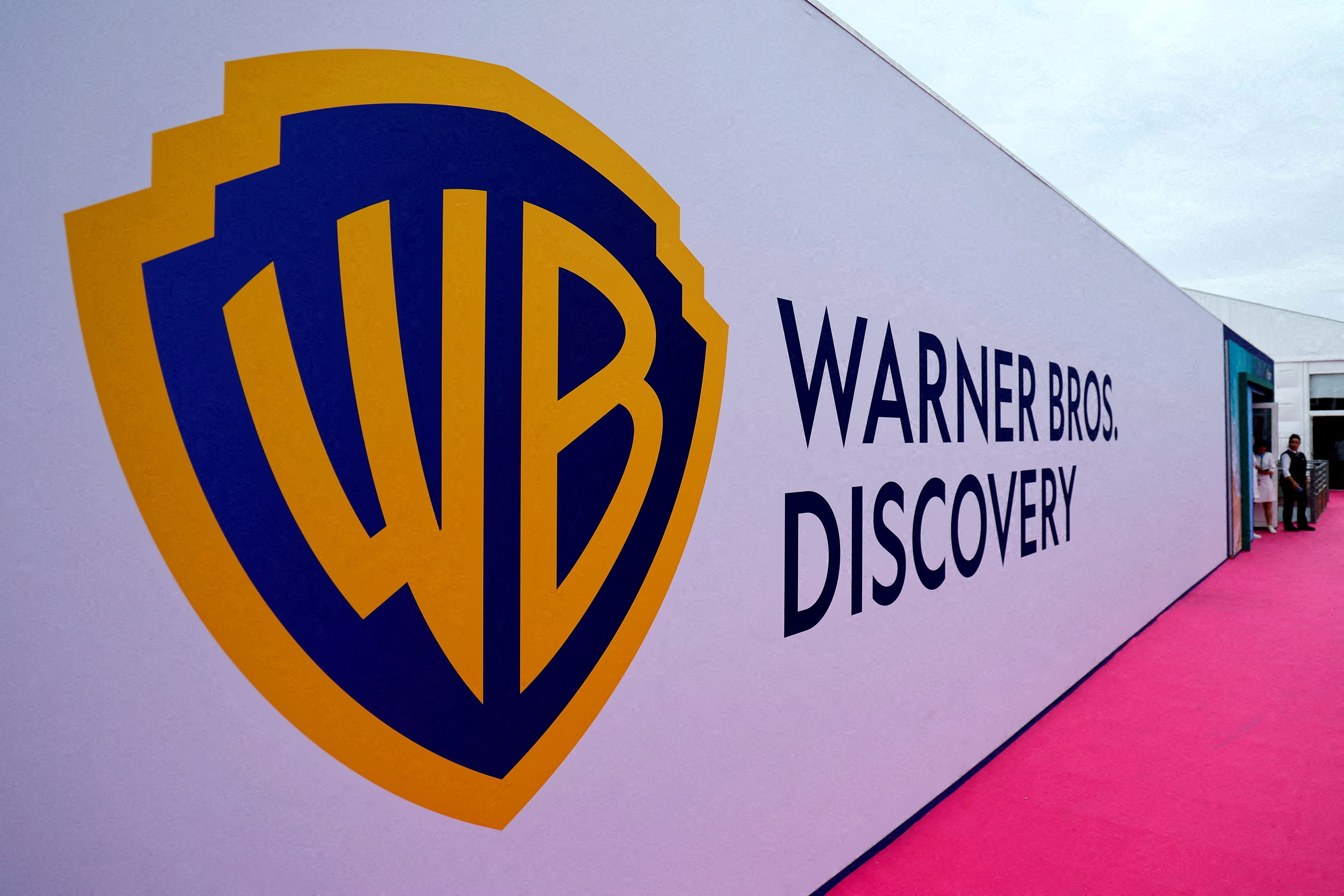 Warner rejeita oferta de US$ 108,4 bilhões da Paramount por considerar negócio arriscado
