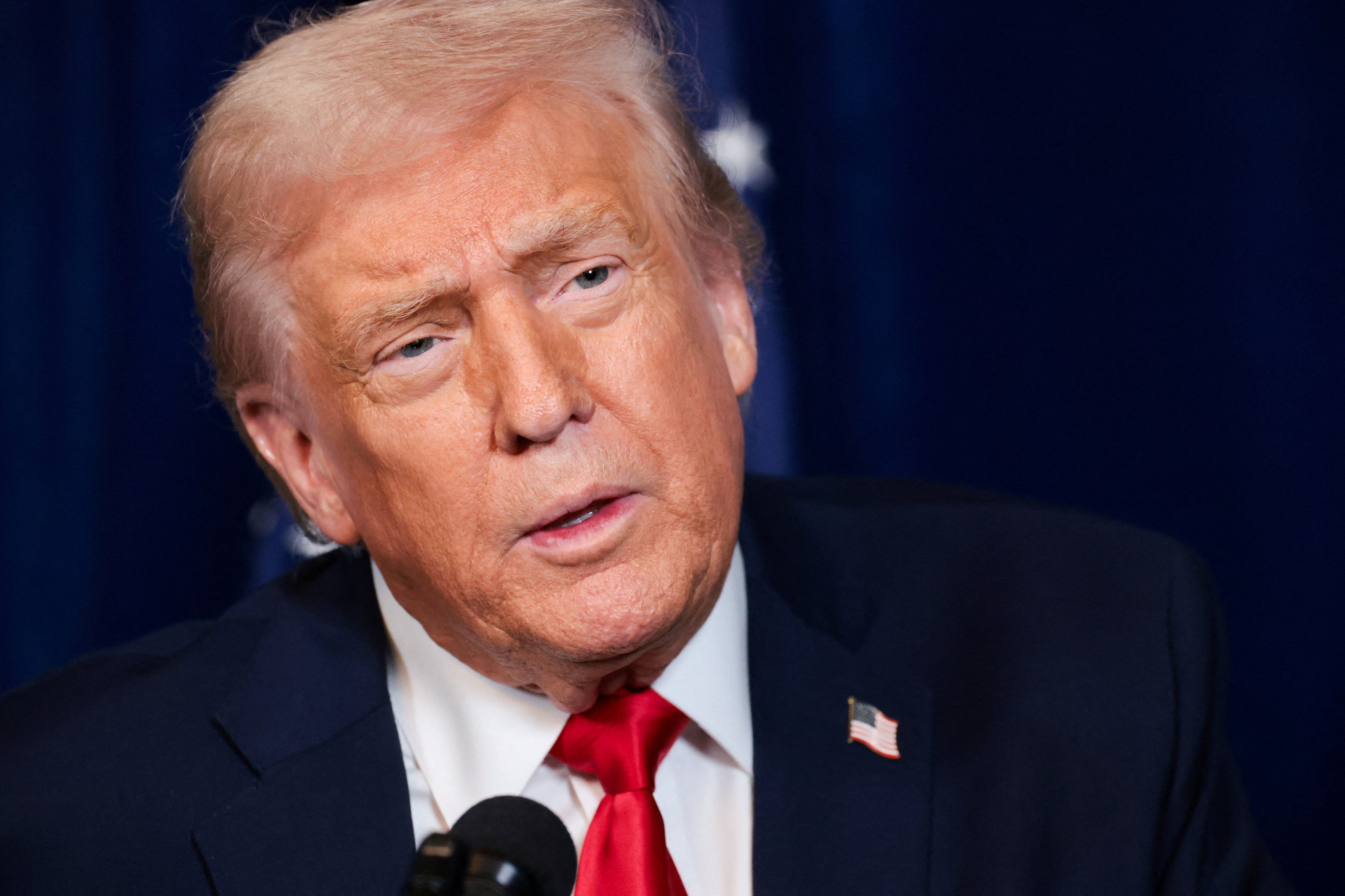 Trump diz usar aspirina acima da dose recomendada para ‘afinar o sangue’; medida é ineficaz e traz riscos