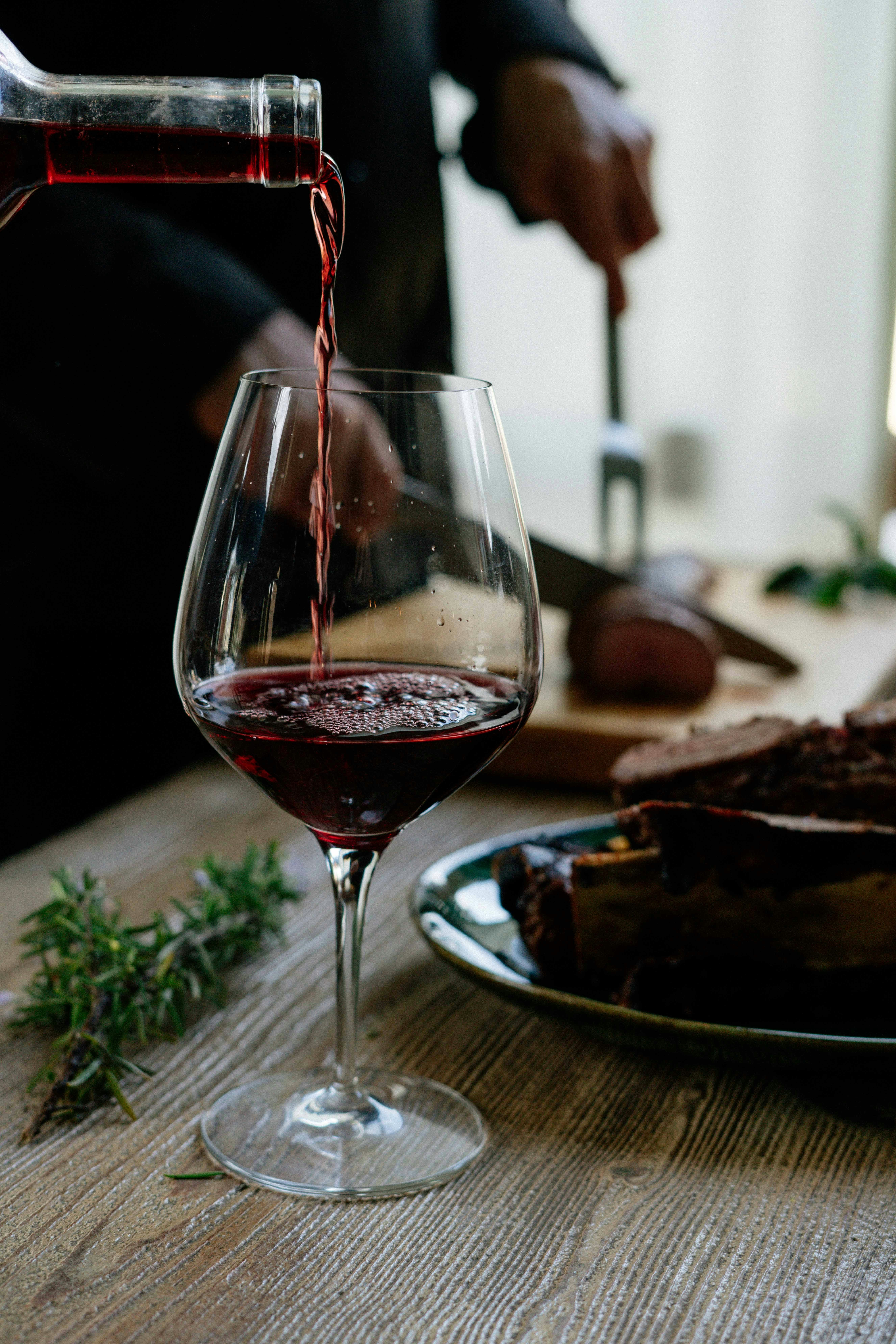 Acordo UE-Mercosul pode baratear vinhos europeus e ampliar oferta de chocolates premium no Brasil