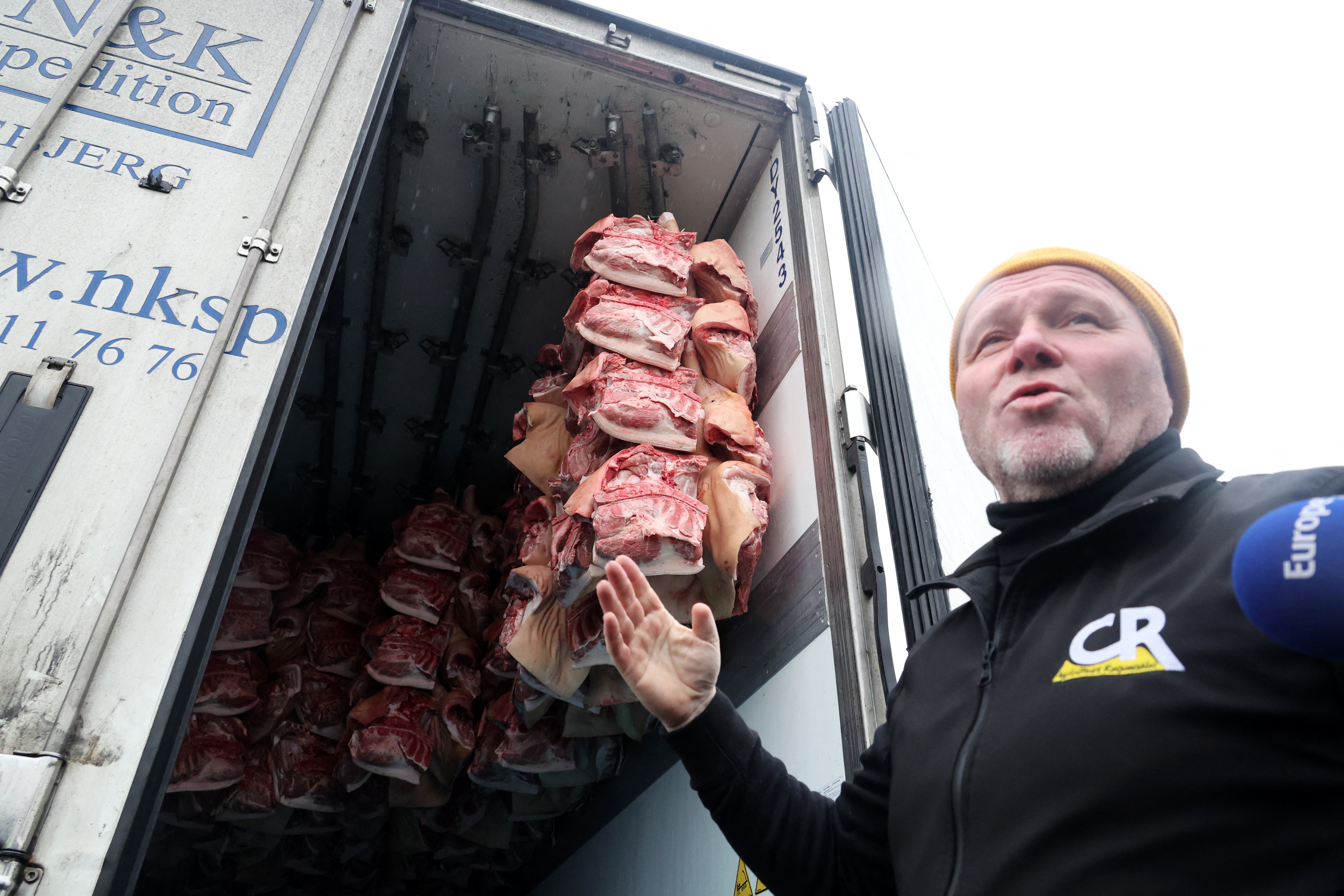 Agricultores franceses inspecionam caminhões com alimentos importados em protesto contra acordo UE-Mercosul