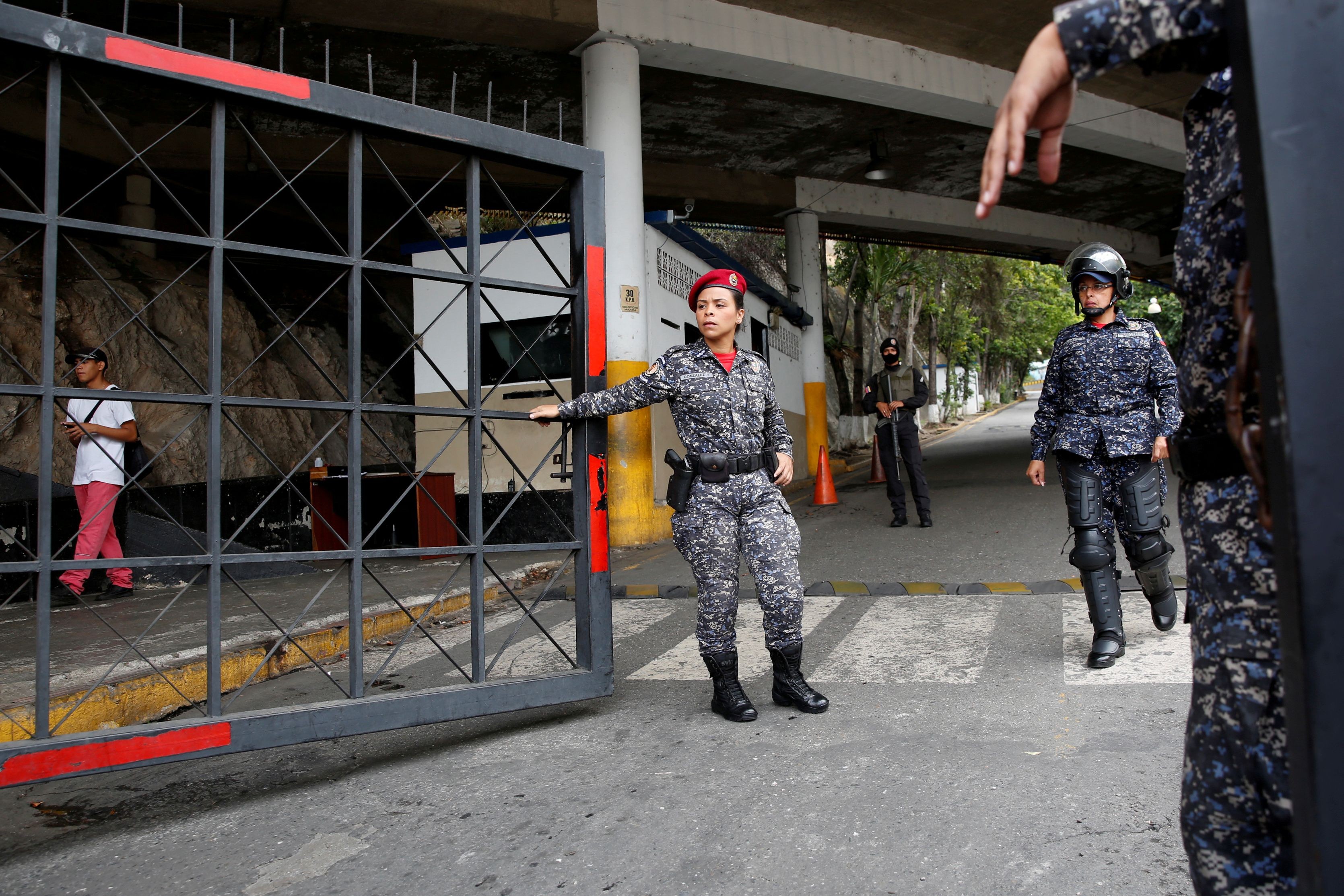 Venezuela liberta 14 jornalistas em meio a pressão de Trump