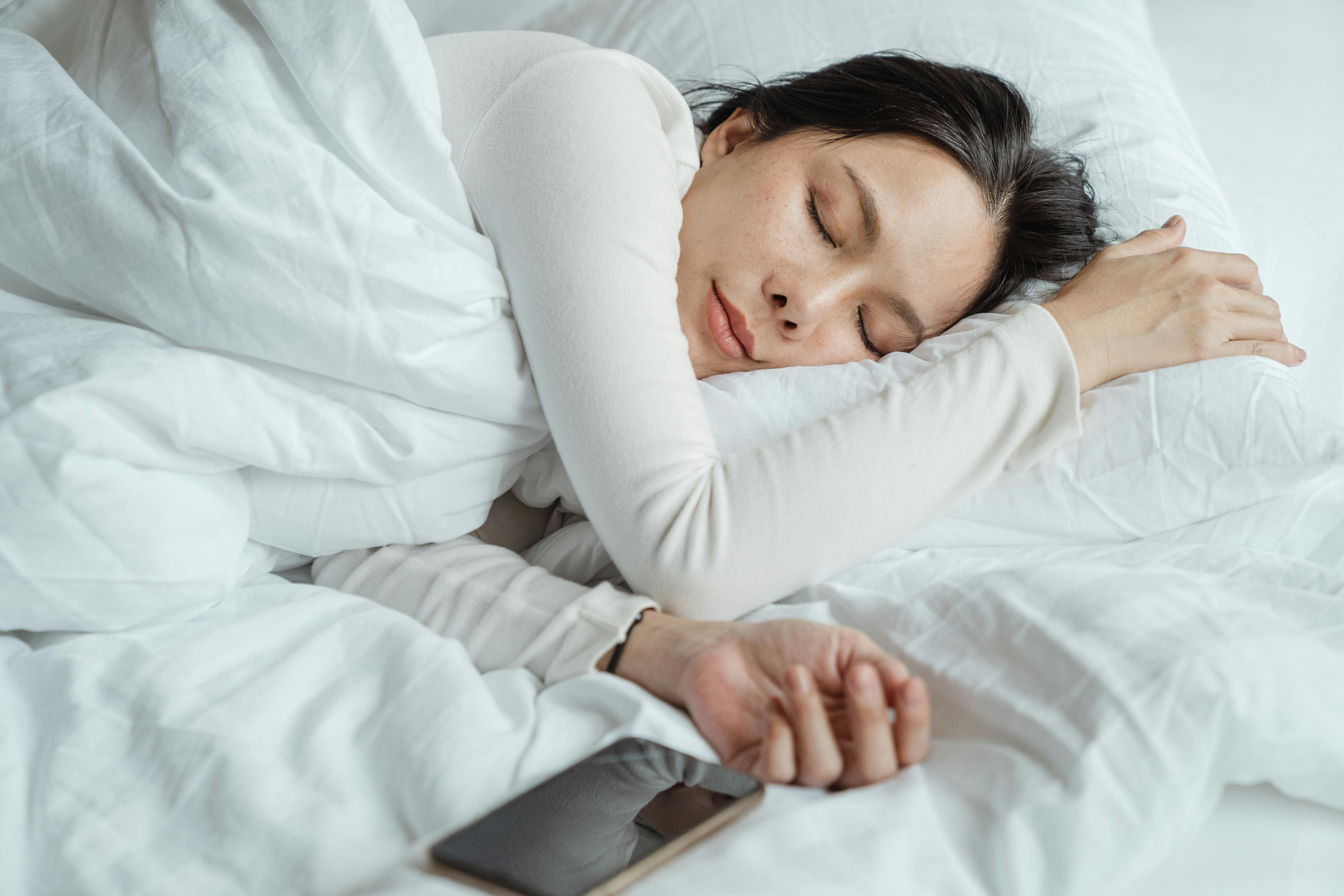 Por que dormimos pior do que nunca, mesmo sabendo cada vez mais sobre o sono?