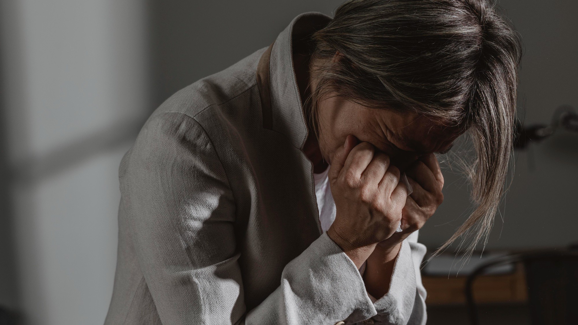 Menopausa reduz o volume da massa cinzenta e pode piorar quadros de ansiedade e depressão