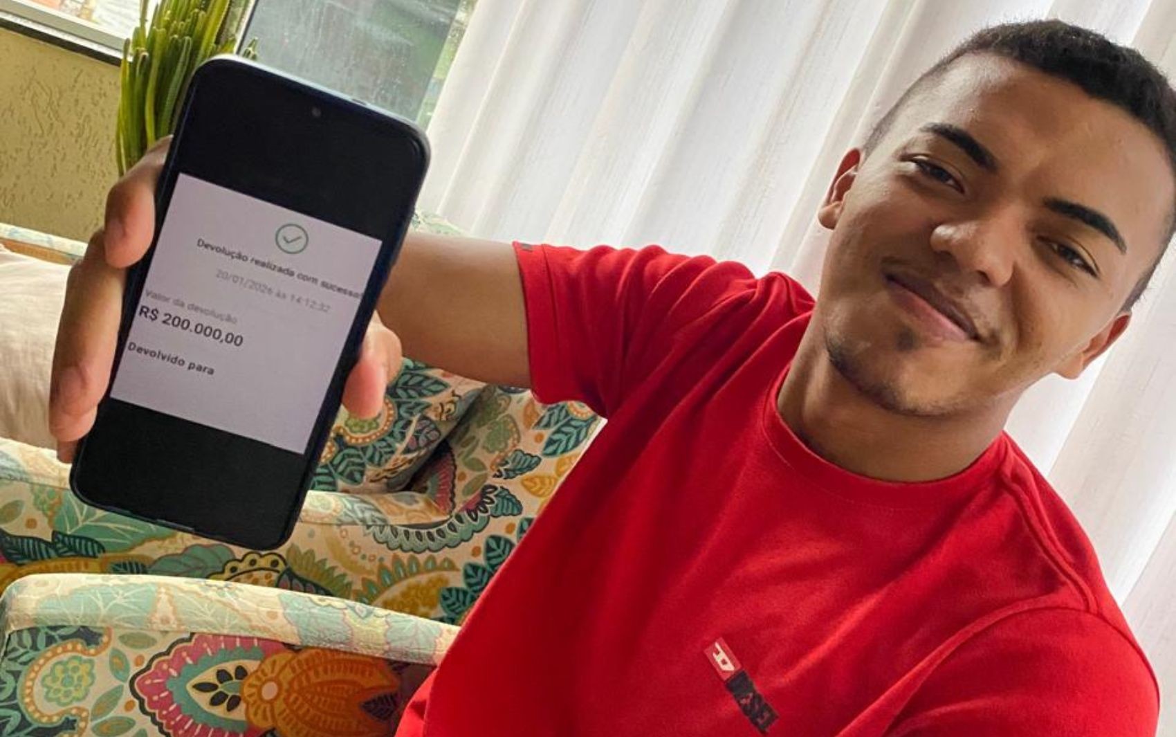 Estudante que devolveu PIX de R$ 200 mil está em busca de trabalho