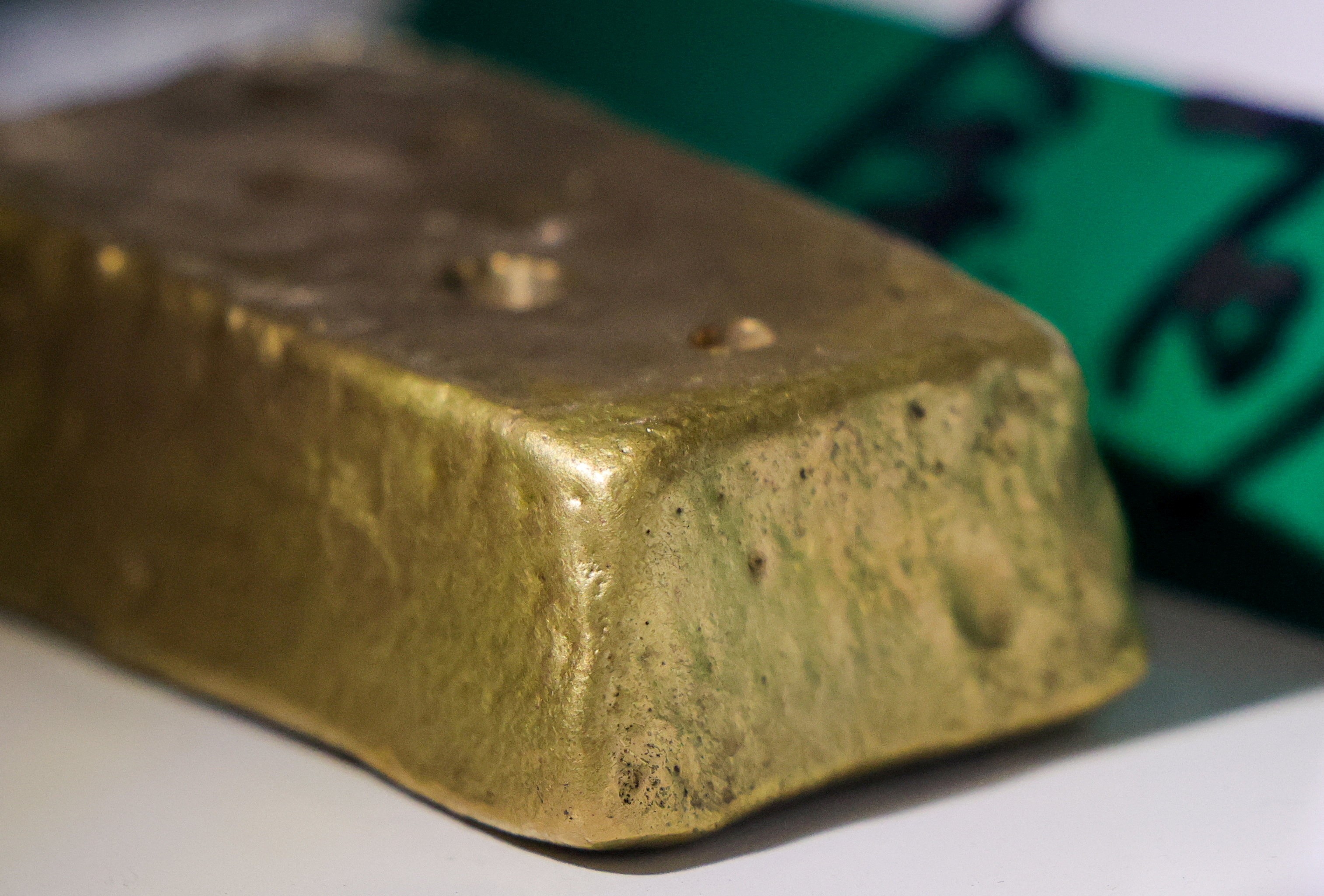 'Febre do ouro' é sintoma de uma economia doente, afirma economista; valor bateu recorde em janeiro
