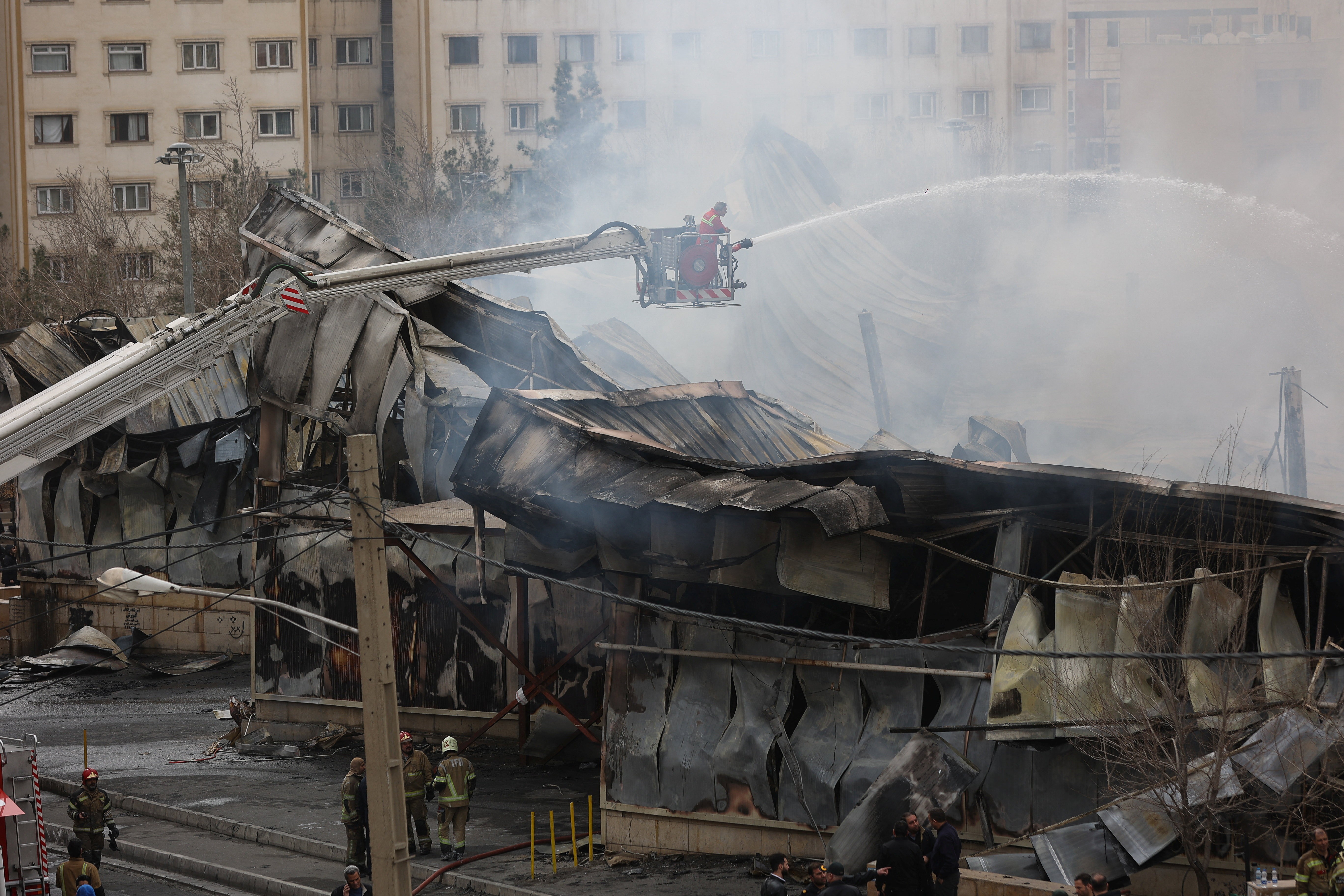 Incêndio atinge mercado em Teerã, capital do Irã