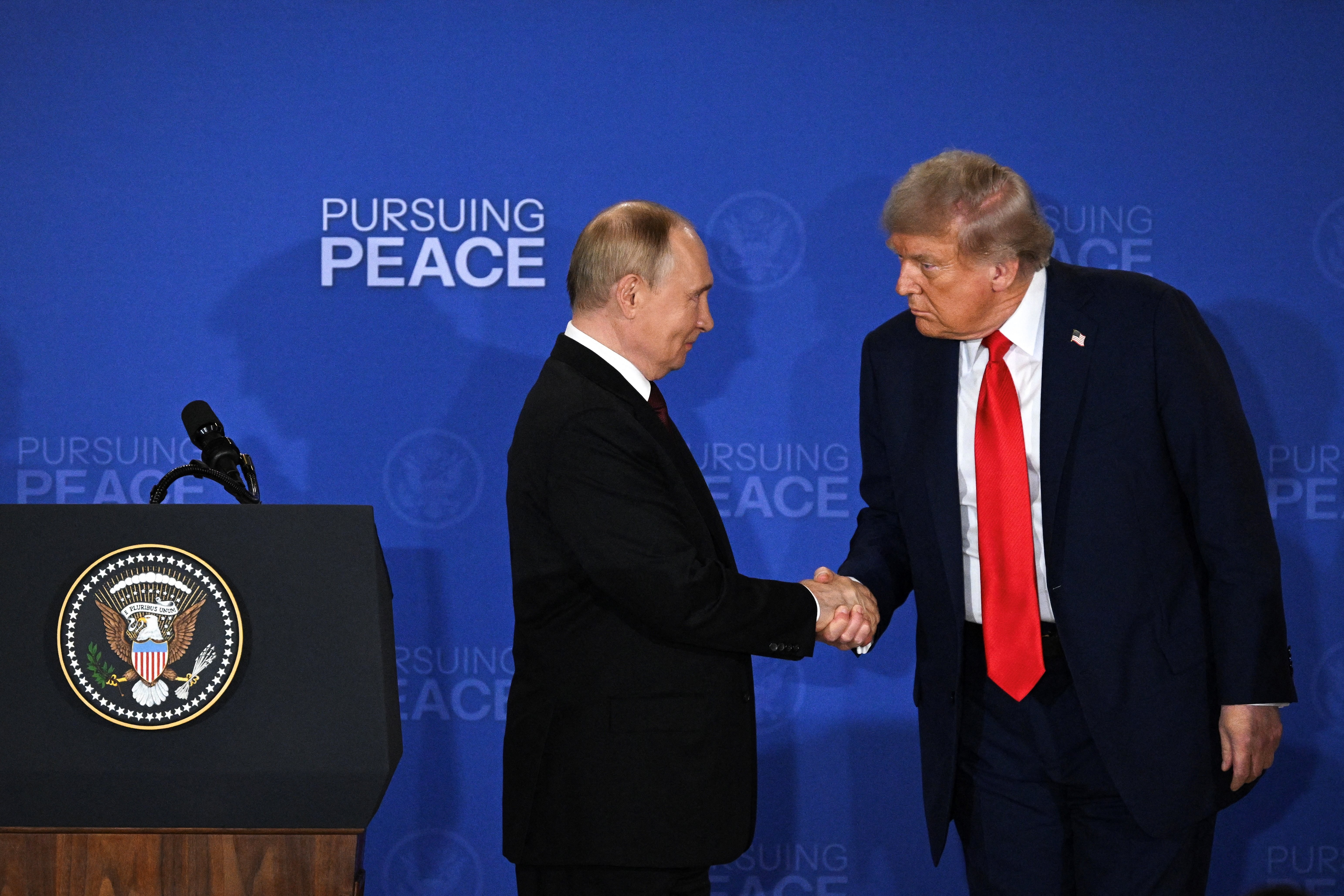 Fim de tratado entre EUA e Rússia joga mundo para corrida nuclear armamentista com proliferação de ogivas: 'Era o último freio'