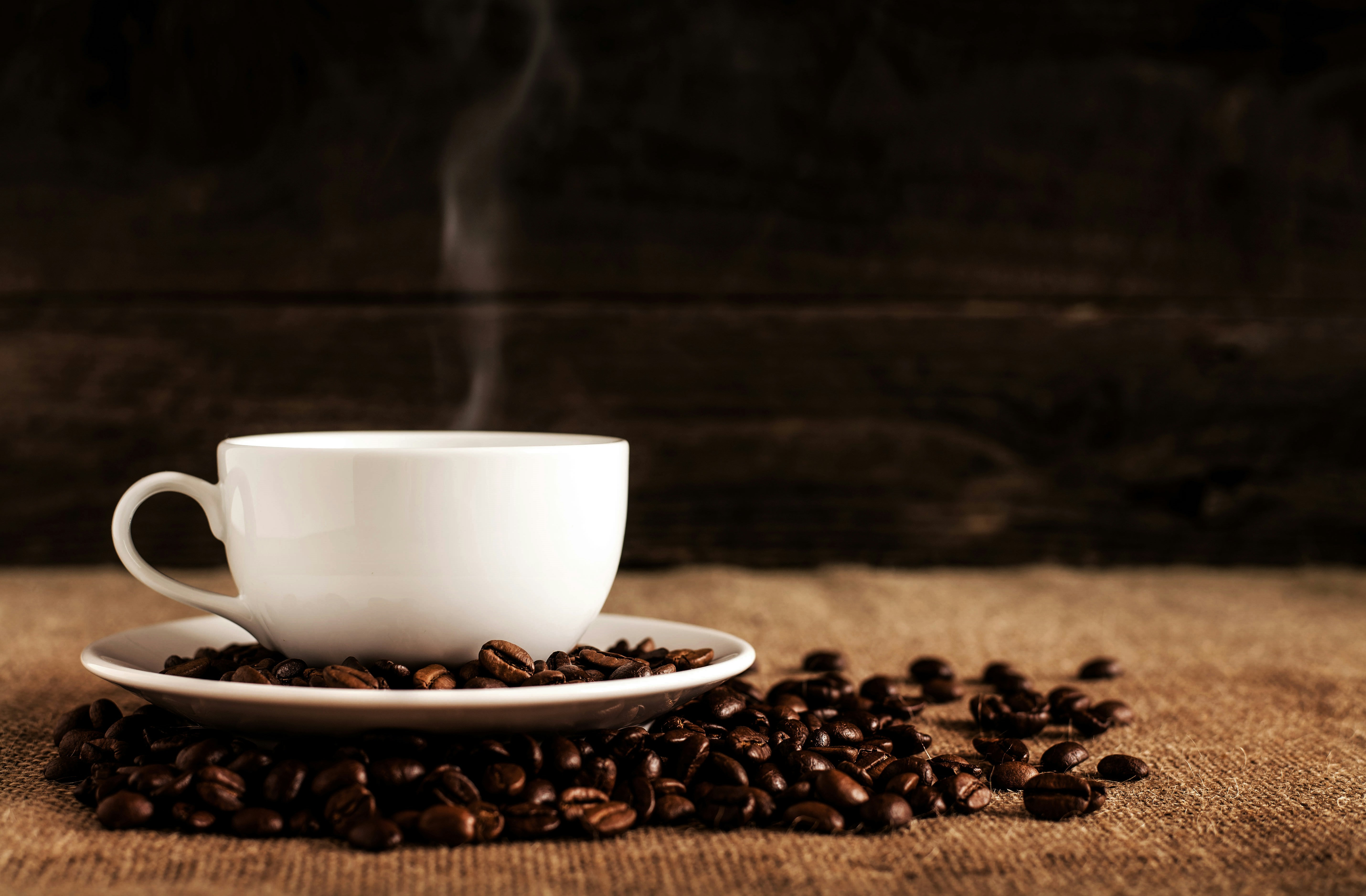 Bebidas com cafeína podem ajudar a proteger o cérebro, diz estudo