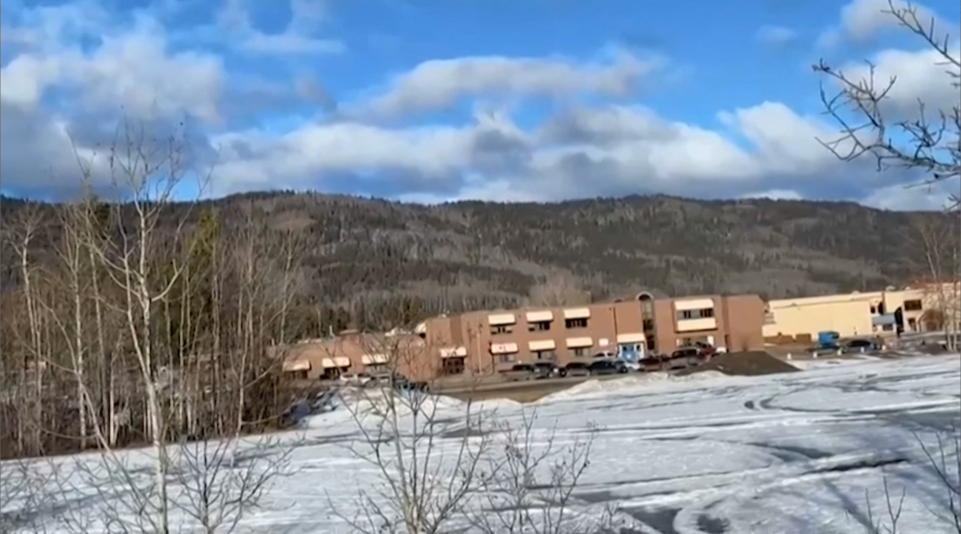 Ataque a tiros em escola e casa deixa 10 mortos e 25 feridos no Canadá