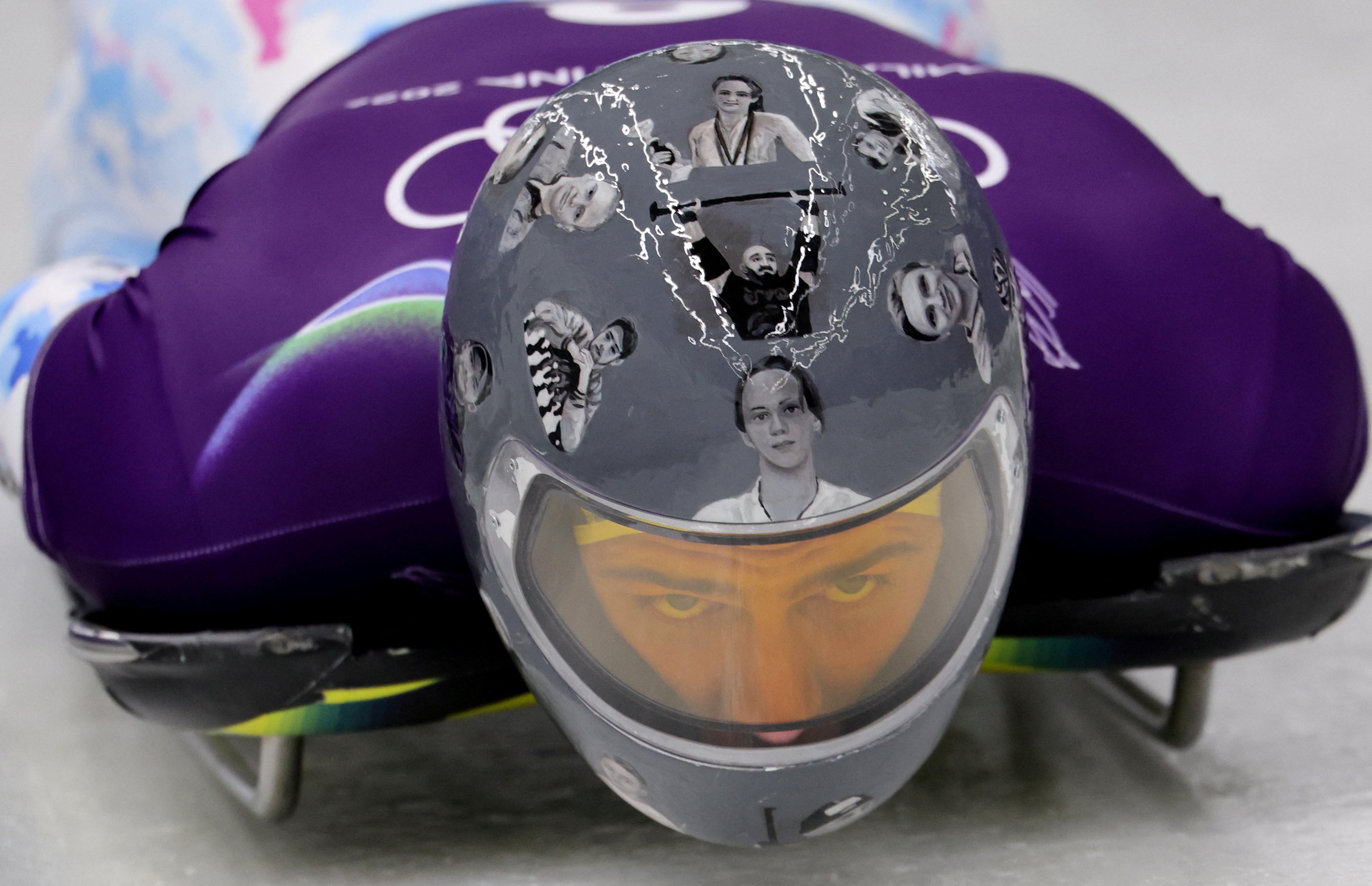 Atleta ucraniano é desclassificado dos Jogos Olímpicos por capacete com homenagem a mortos na guerra