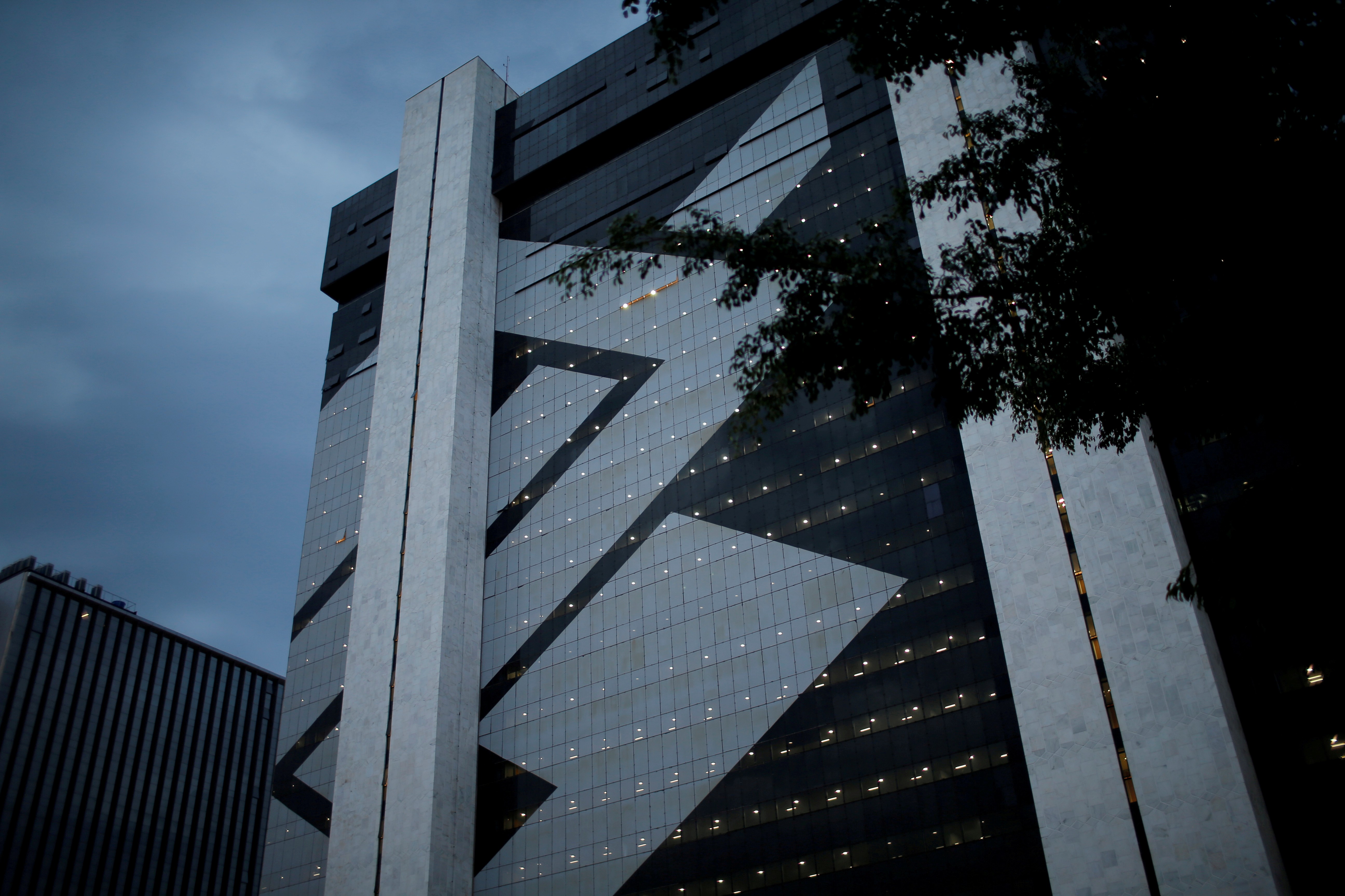 Banco do Brasil registra lucro de R$ 20,7 bilhões em 2025, queda de 45%