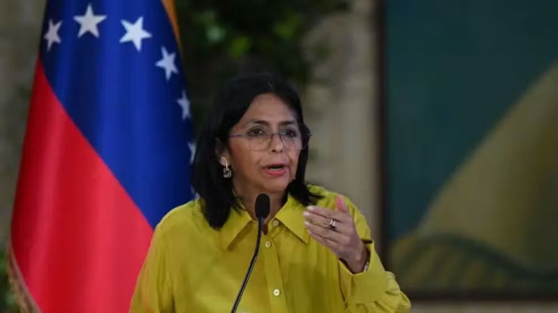 Presidente interina da Venezuela afirma estar comprometida com a realização de eleições 'justas e livres' no país