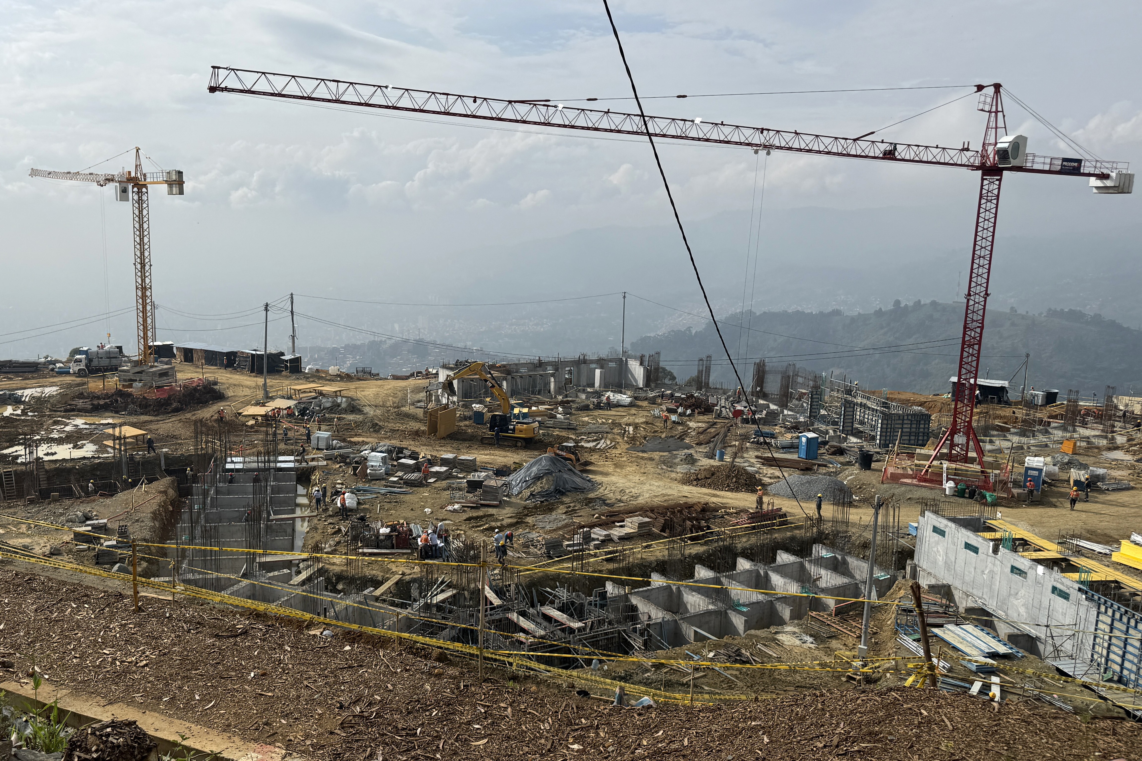 Medellín constrói primeira megaprisão da Colômbia inspirada no modelo de Bukele