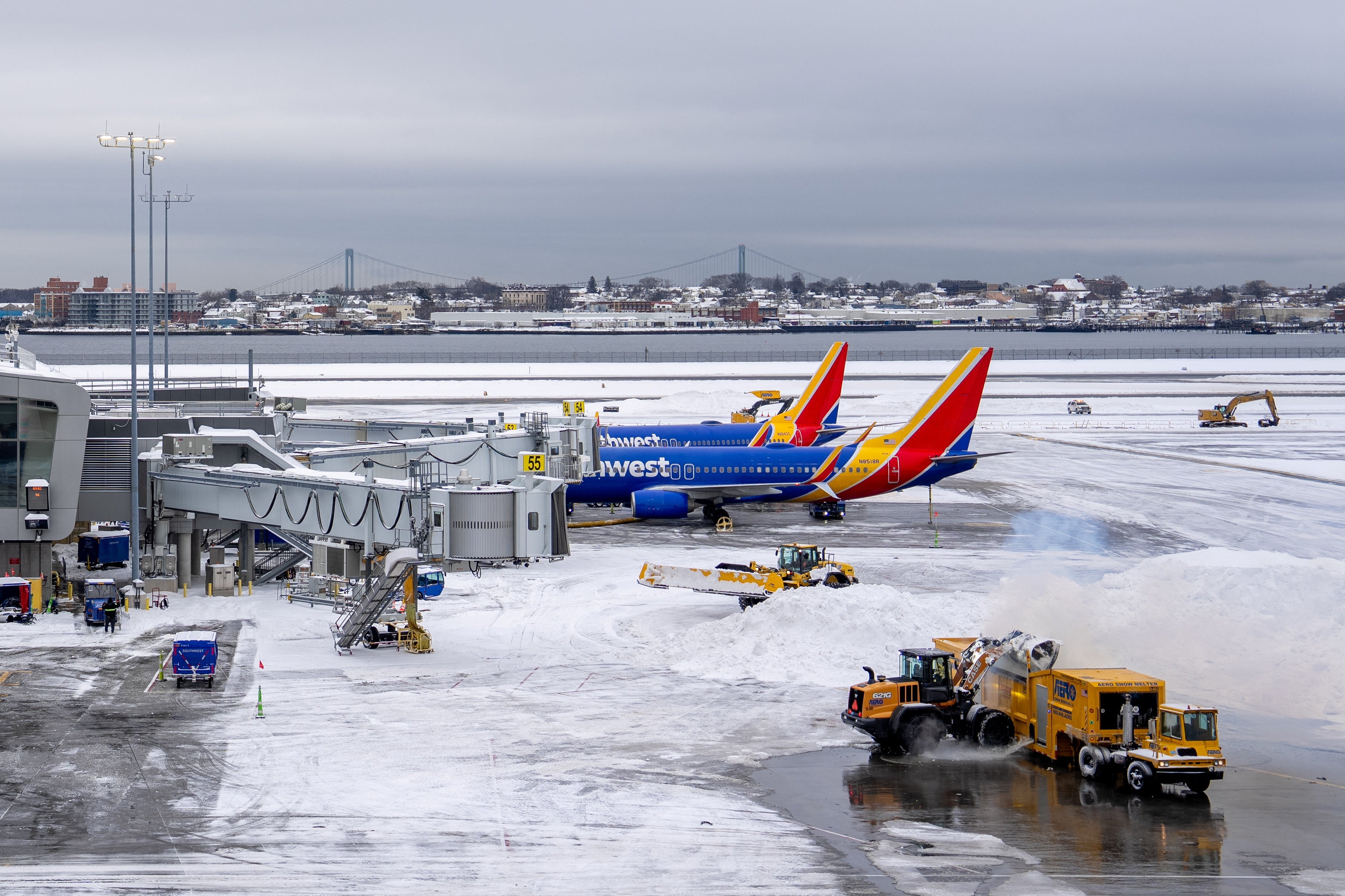 Voos são cancelados por conta de tempestade de neve em Nova York