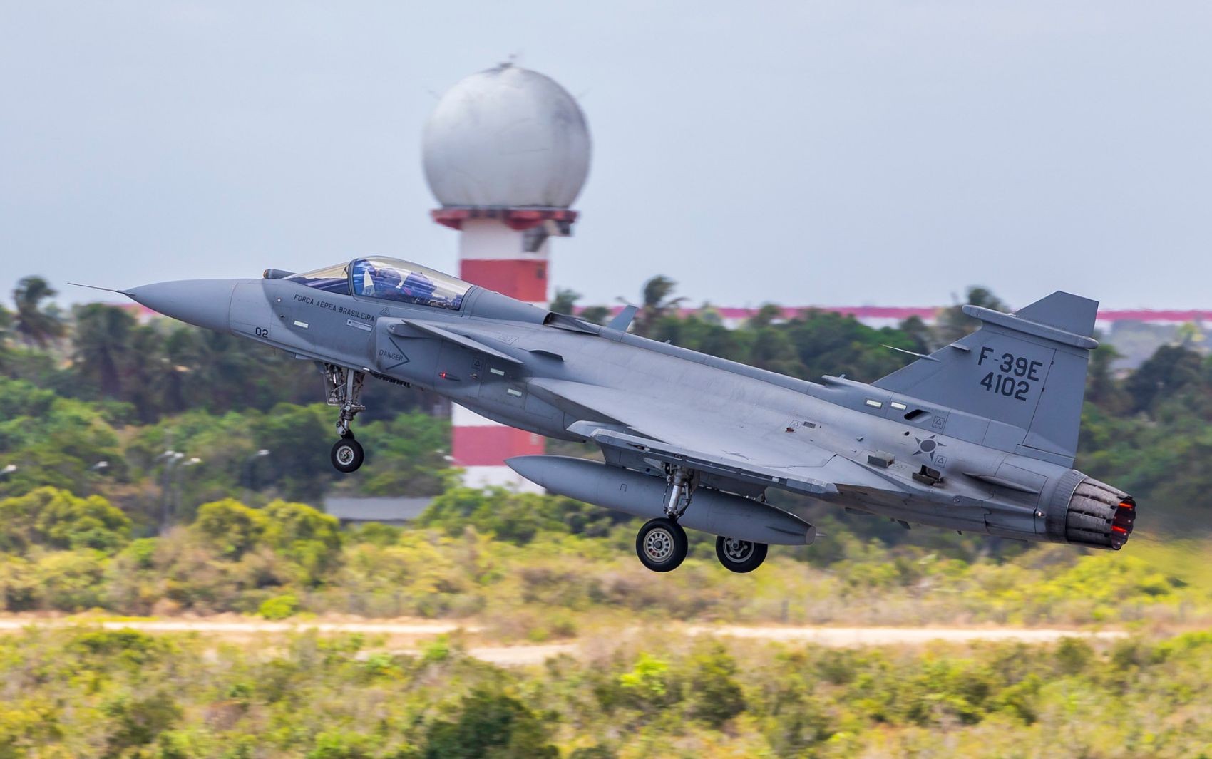 Caças suecos da base aérea de Anápolis começam a defesa do espaço de Brasília