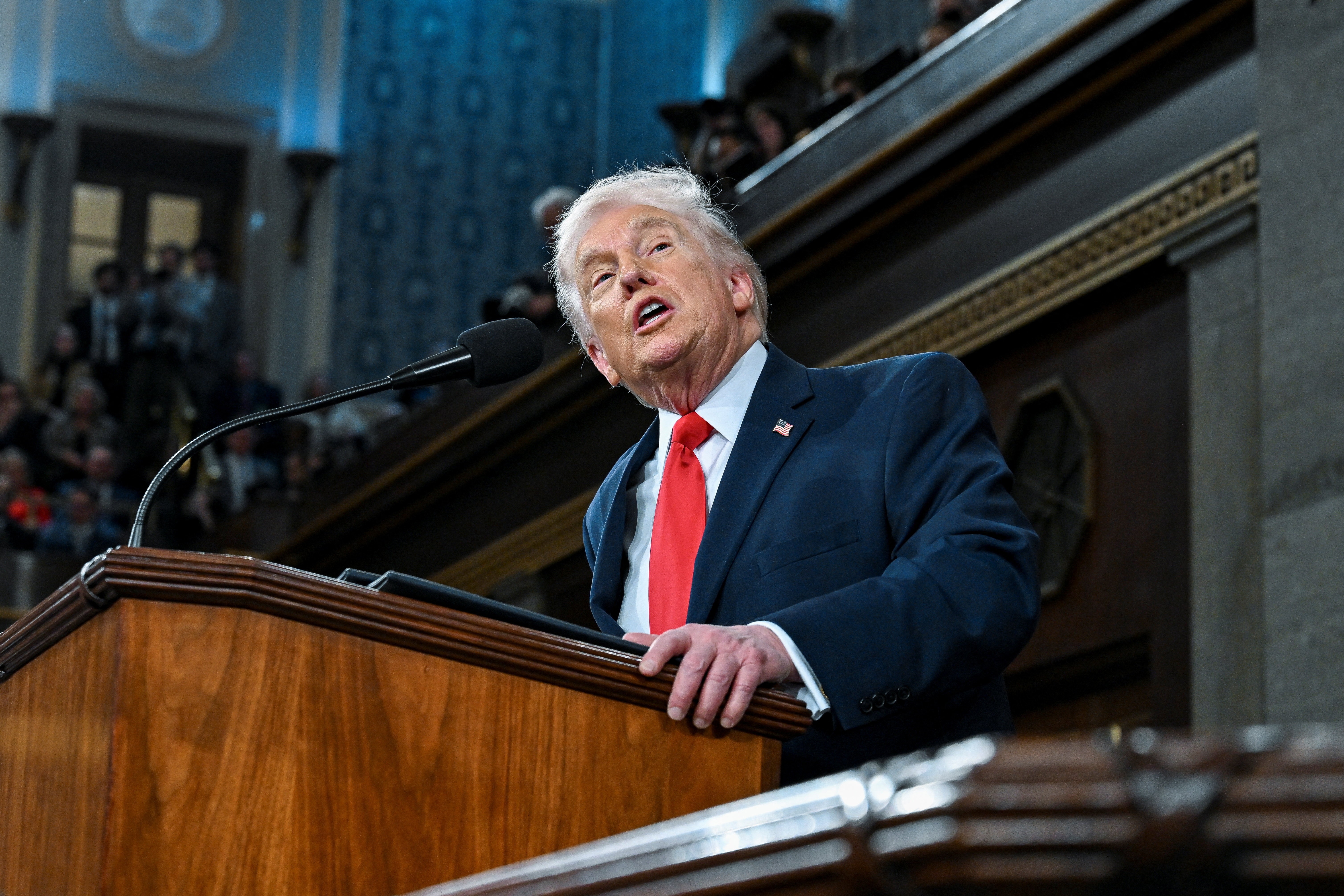 FBI demite agentes vinculados a caso sobre documentos confidenciais de Trump, afirma imprensa