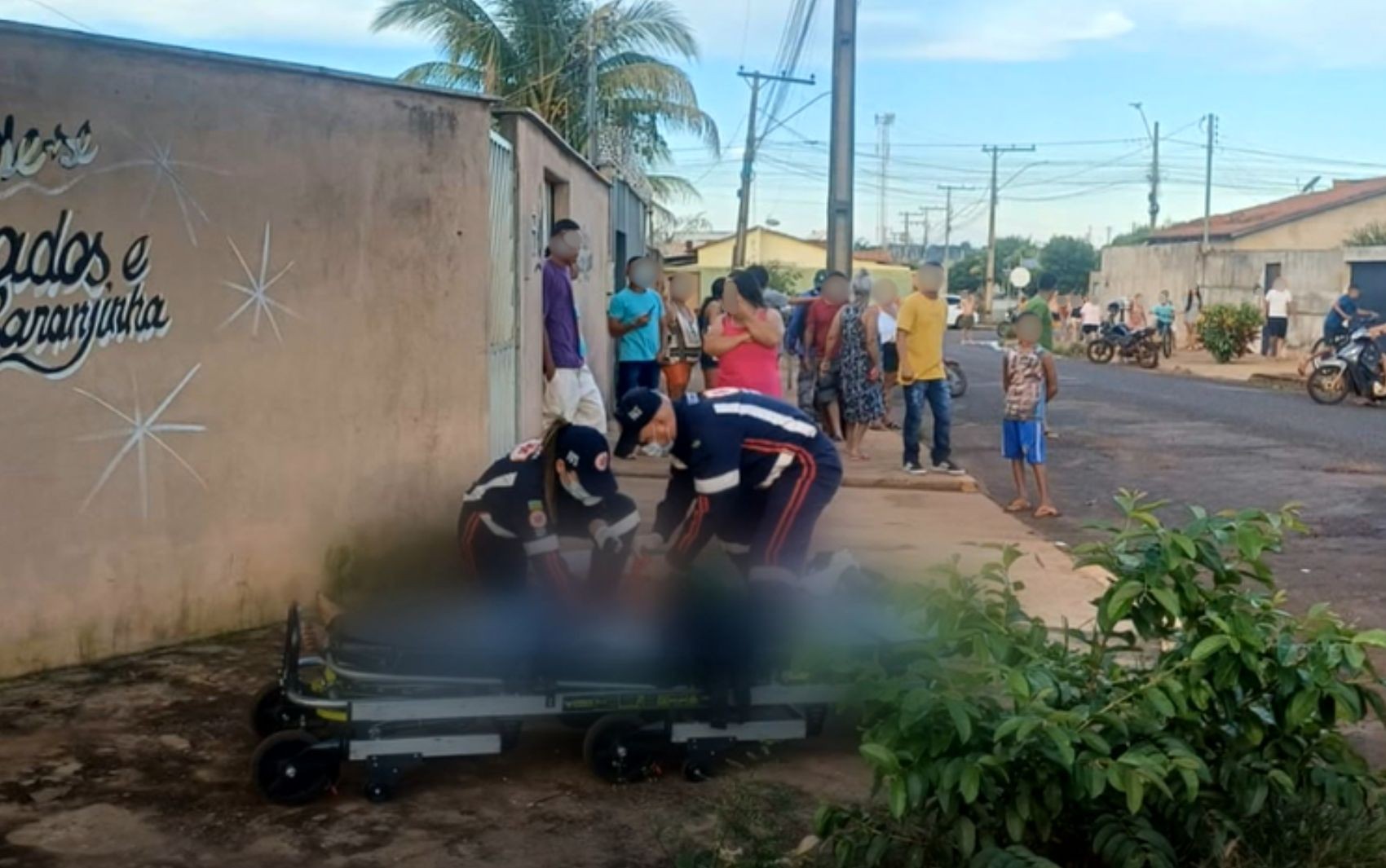 Mulher é morta a facadas pelo namorado, diz delegado