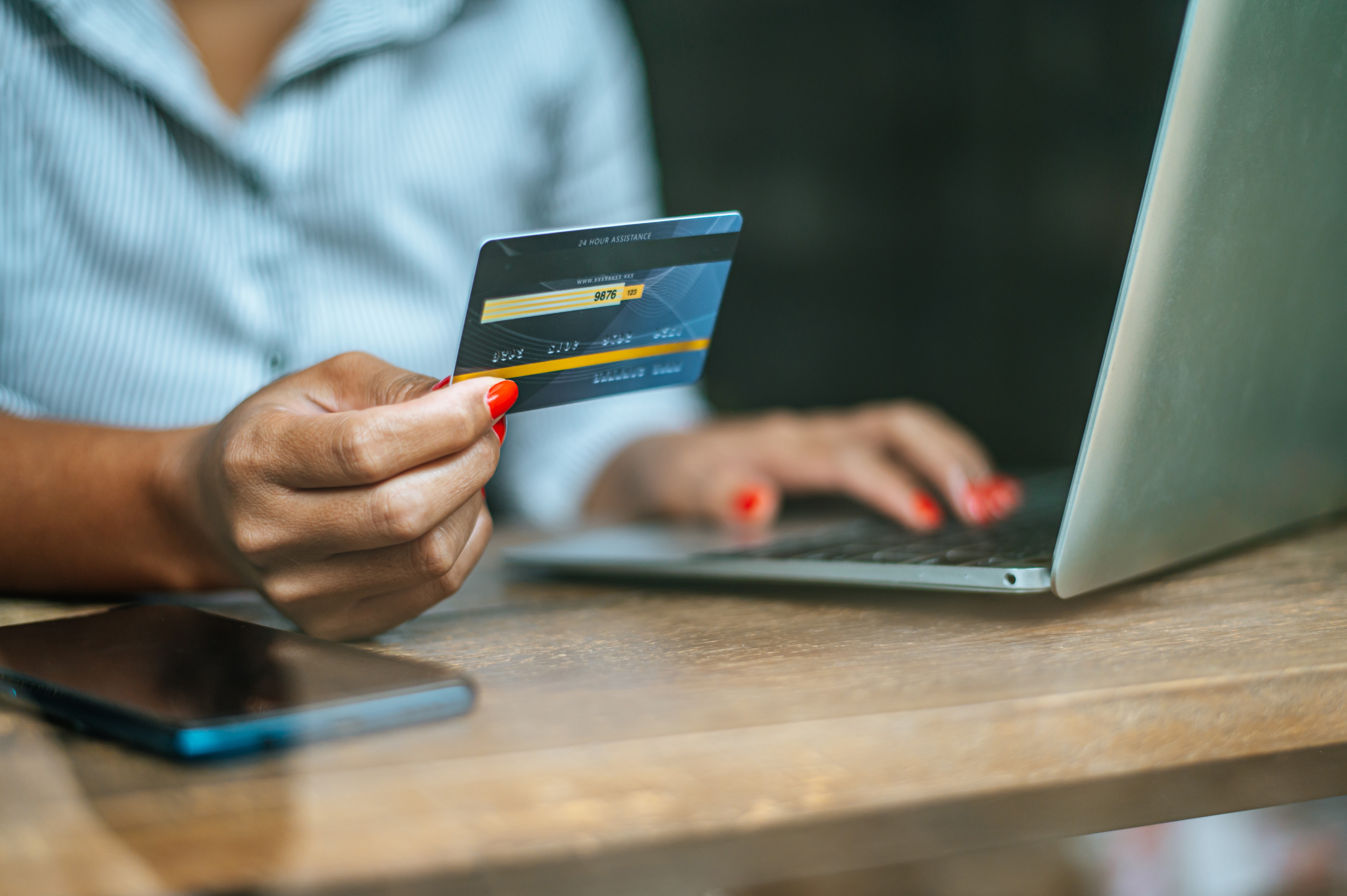 Cartão de crédito, empréstimo e cheque especial: veja as modalidades com maior volume de dívidas no país
