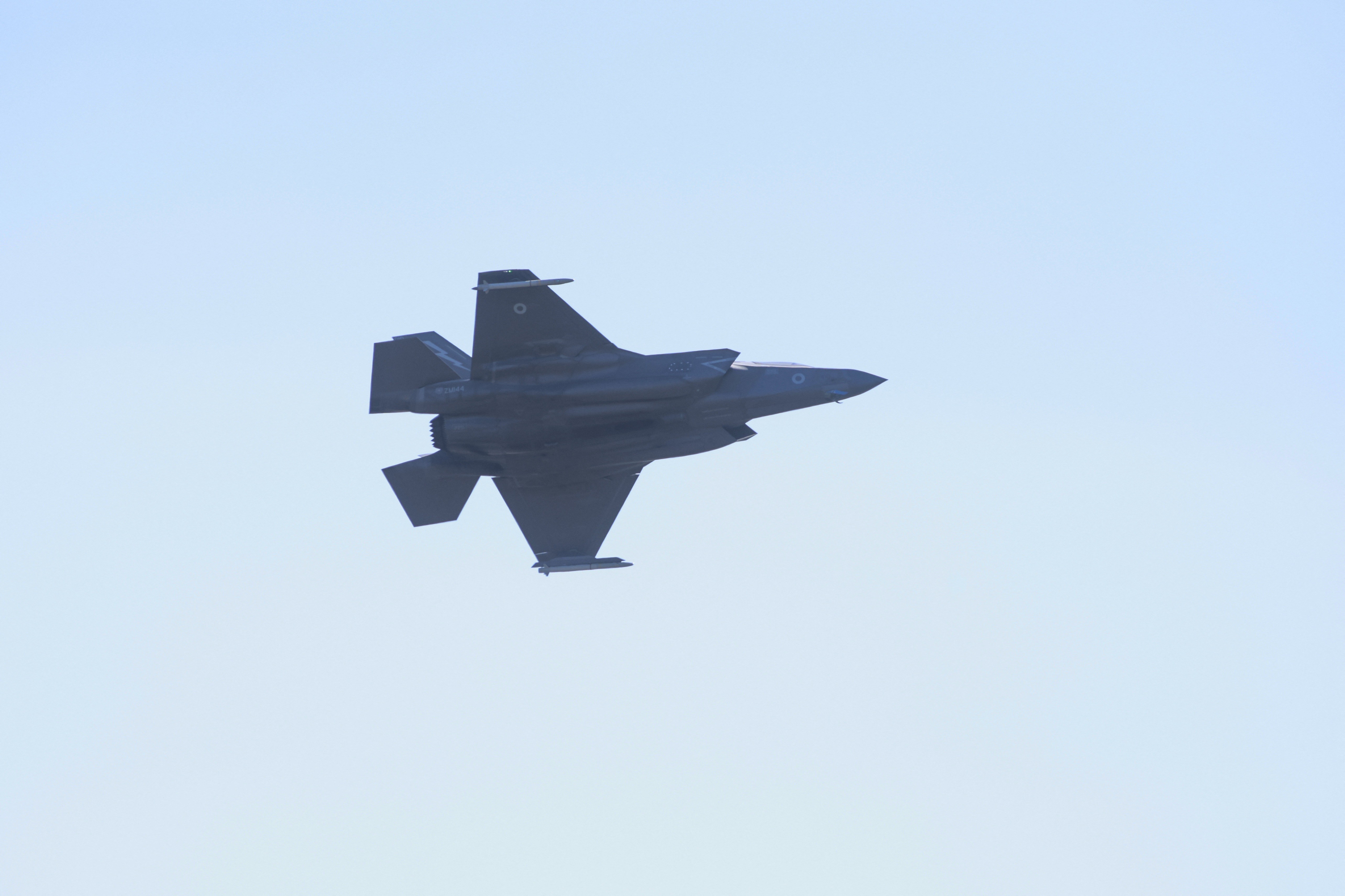 É #FAKE vídeo de jato de Israel explodindo ao ser abatido no Kuwait; cena foi criada com inteligência artificial