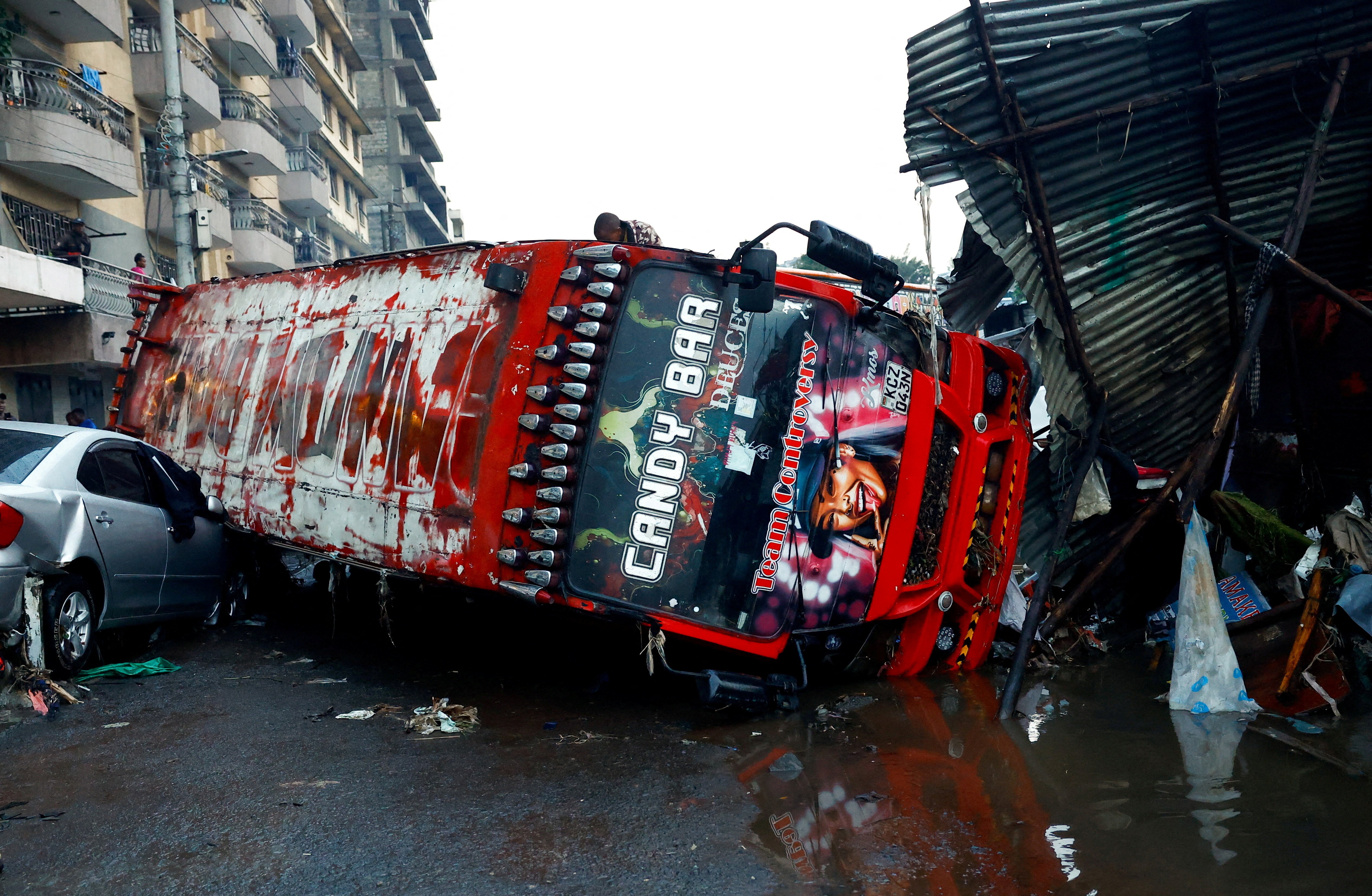Enchente mata ao menos 10 pessoas e deixa rastro de destruição em Nairóbi; veja FOTOS