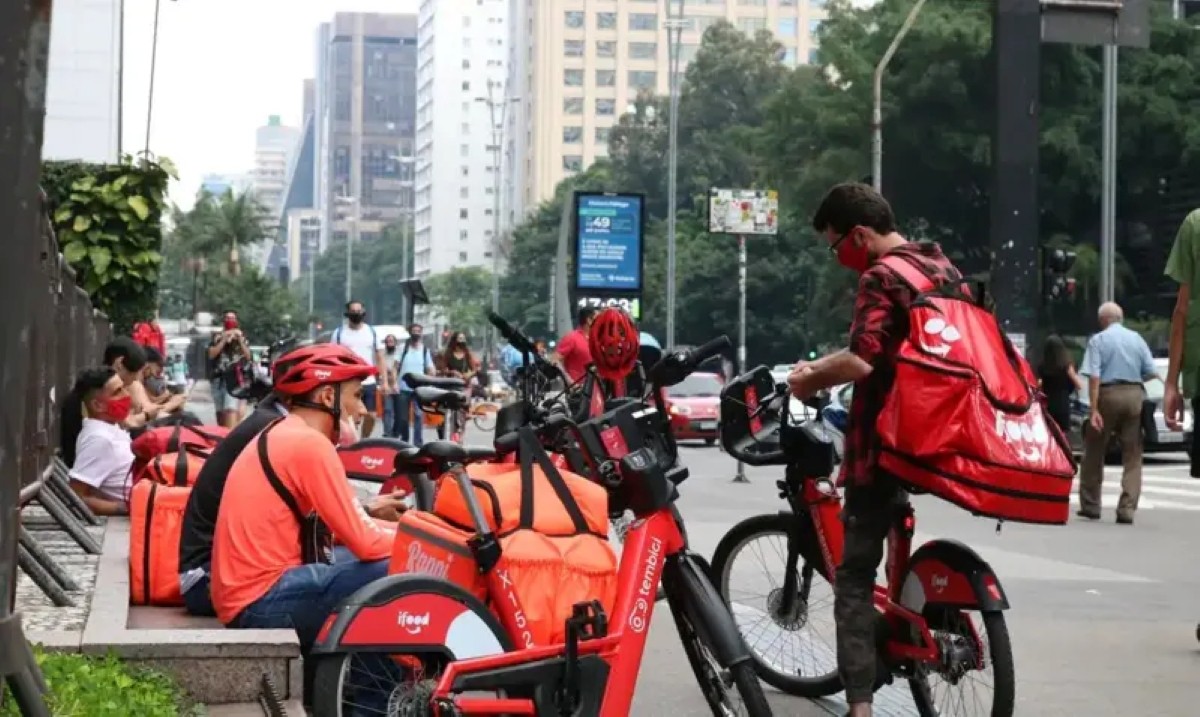 PL dos apps de transporte: oposição tenta reeditar crítica a 'taxa de blusinhas'; relator deve manter mínimo de R$8,50 por entrega