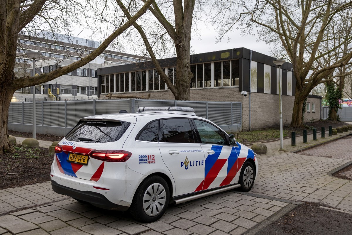 Explosão causa danos em escola judaica de Amsterdã