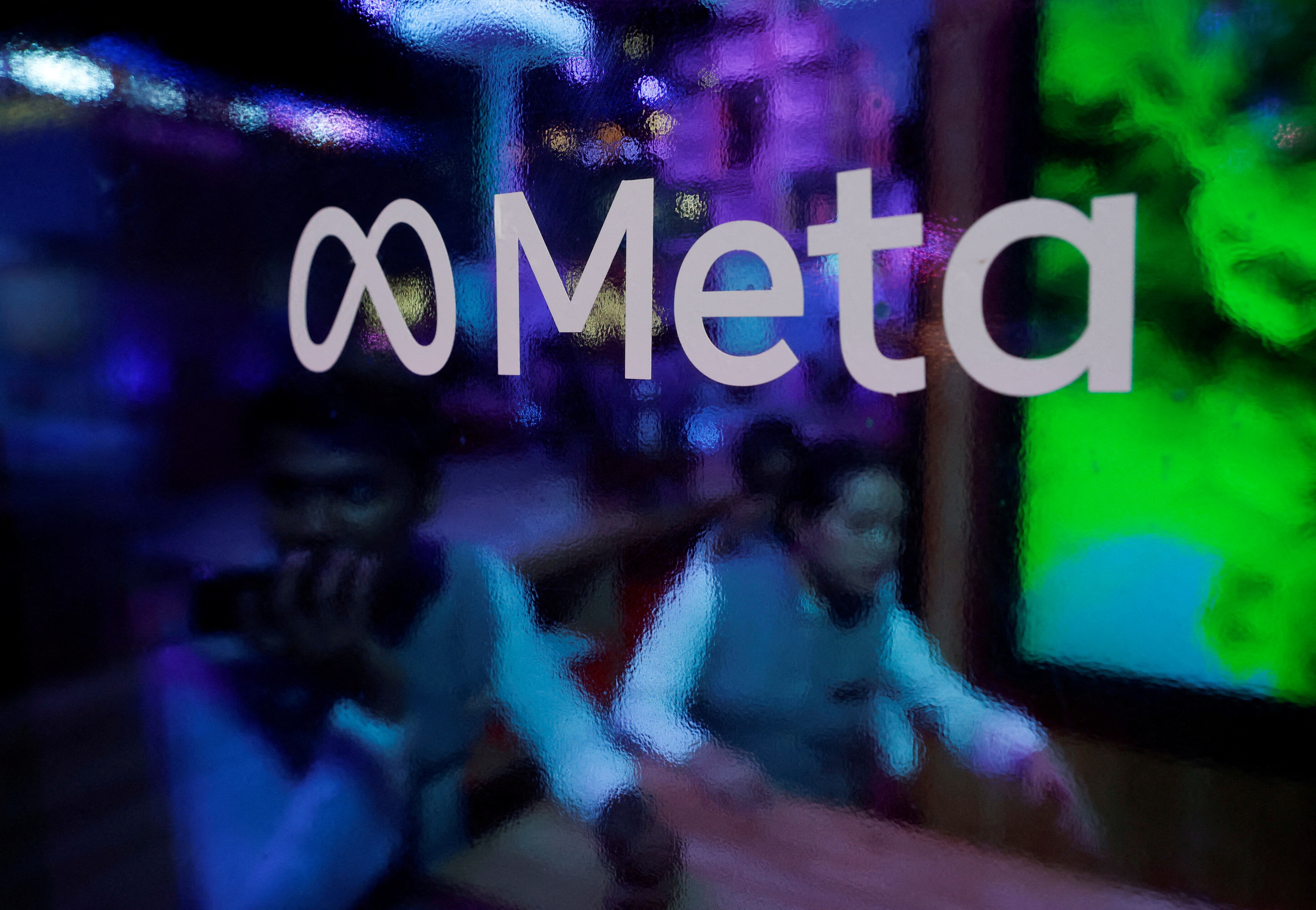 Meta planeja demissões em massa em meio ao aumento de custos com IA, diz agência