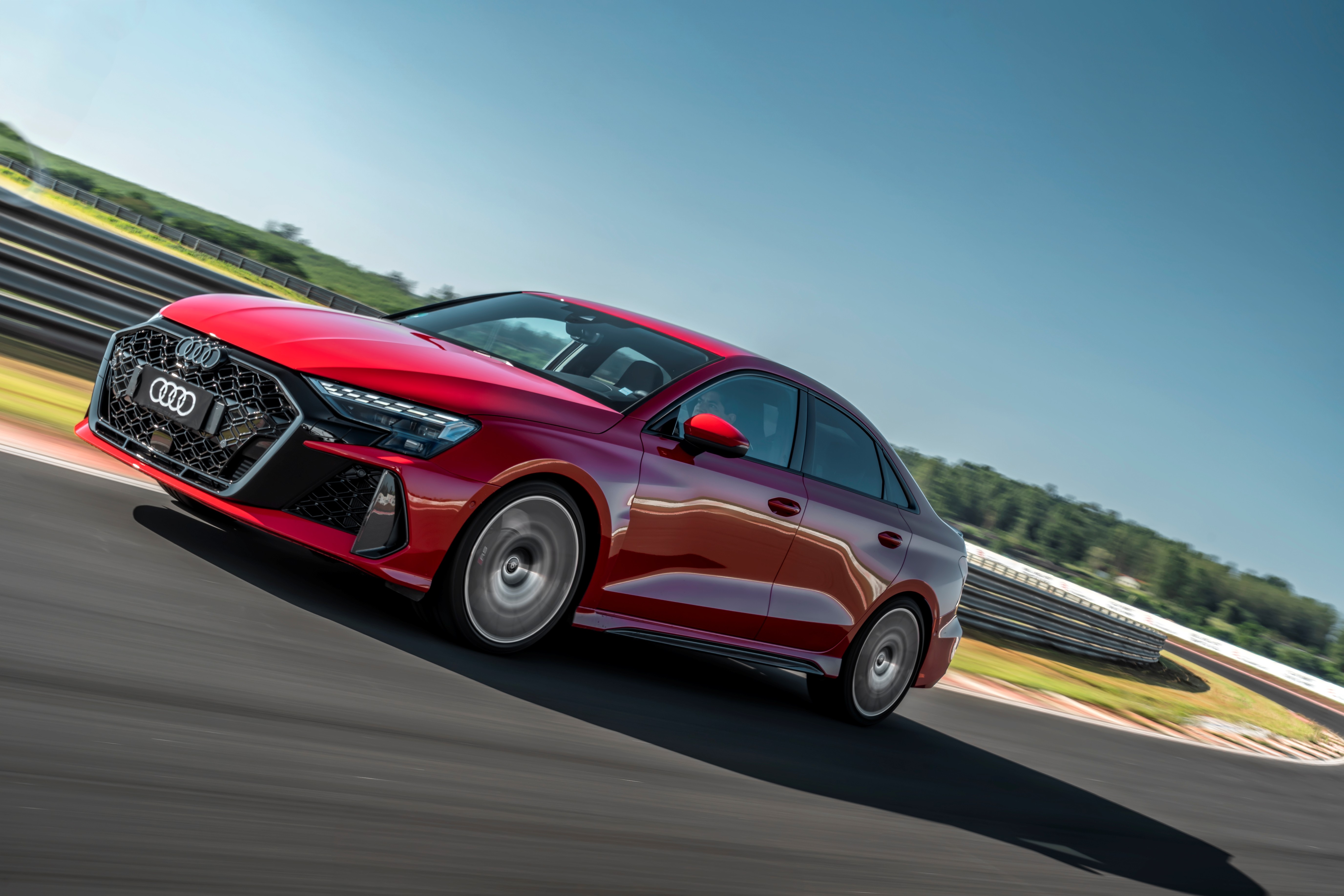 Audi RS3: como é pilotar o sedã mais potente da marca à venda no Brasil