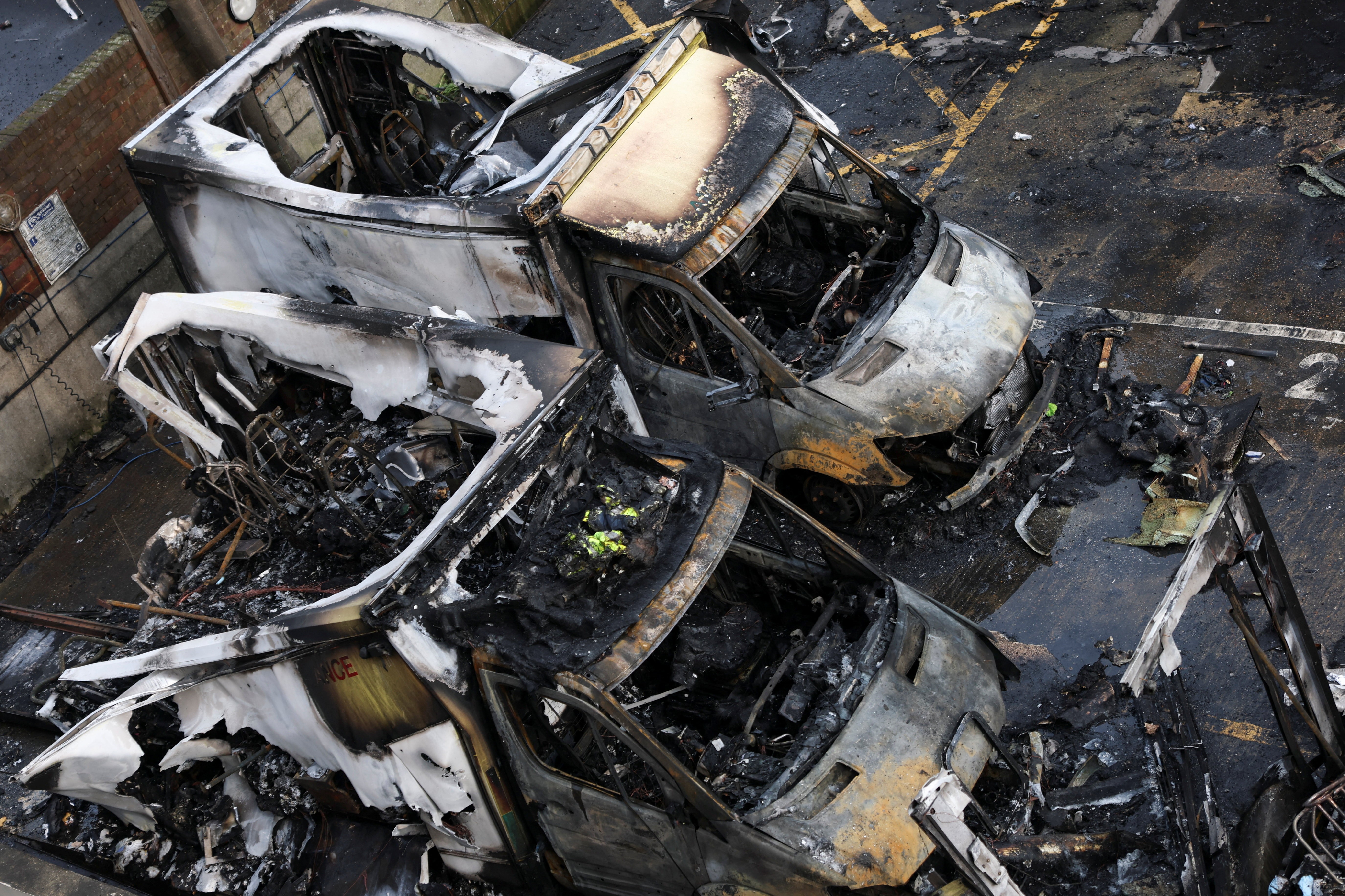 Ambulâncias da comunidade judaica são incendiadas em Londres; polícia trata caso como antissemitismo