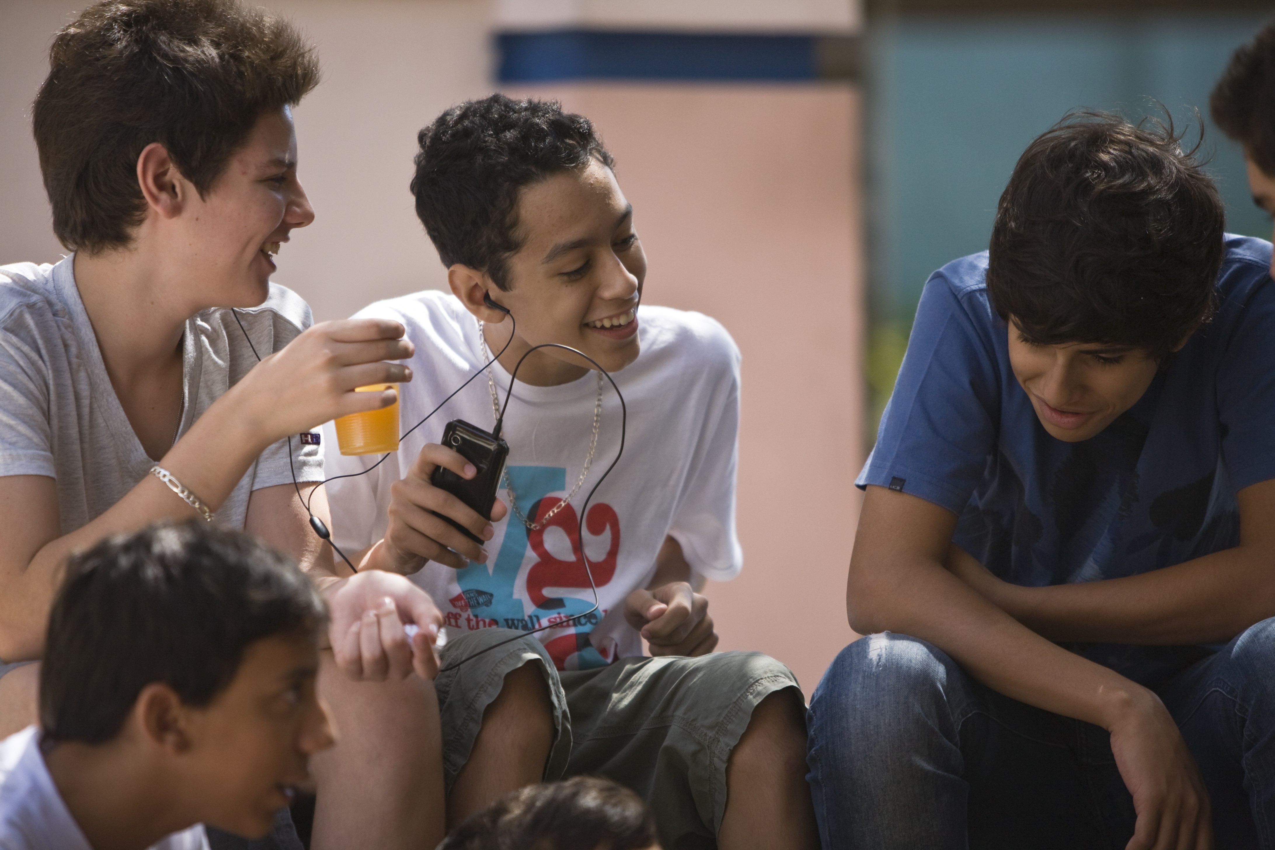 Raio-X da adolescência brasileira: veja dados do IBGE sobre estudantes de 13 a 17 anos