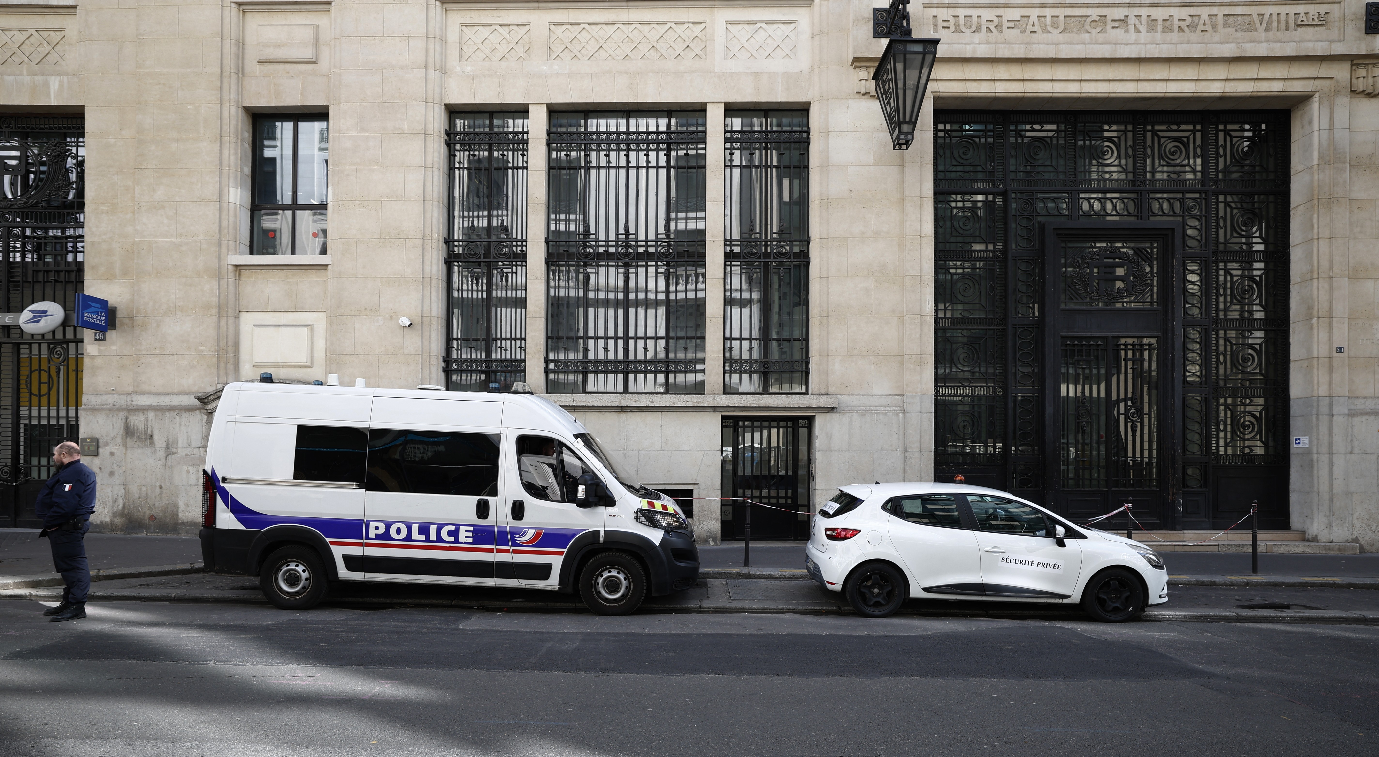 Polícia prende dois suspeitos de tentativa de atentado ao Bank of America em Paris