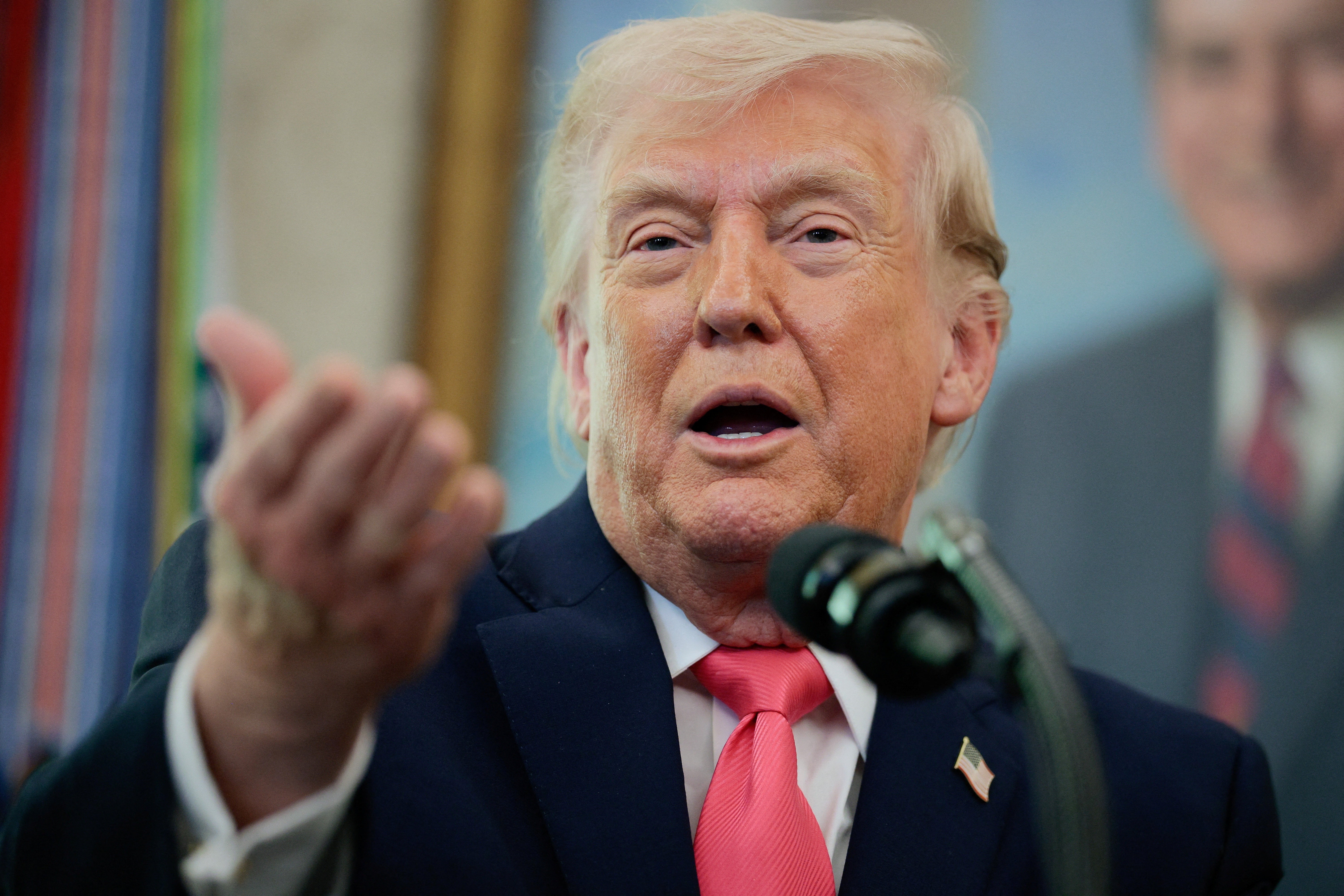 Irã chama proposta de paz dos EUA de 'fora da realidade e excessivas', mas Trump indica avanço em diálogo