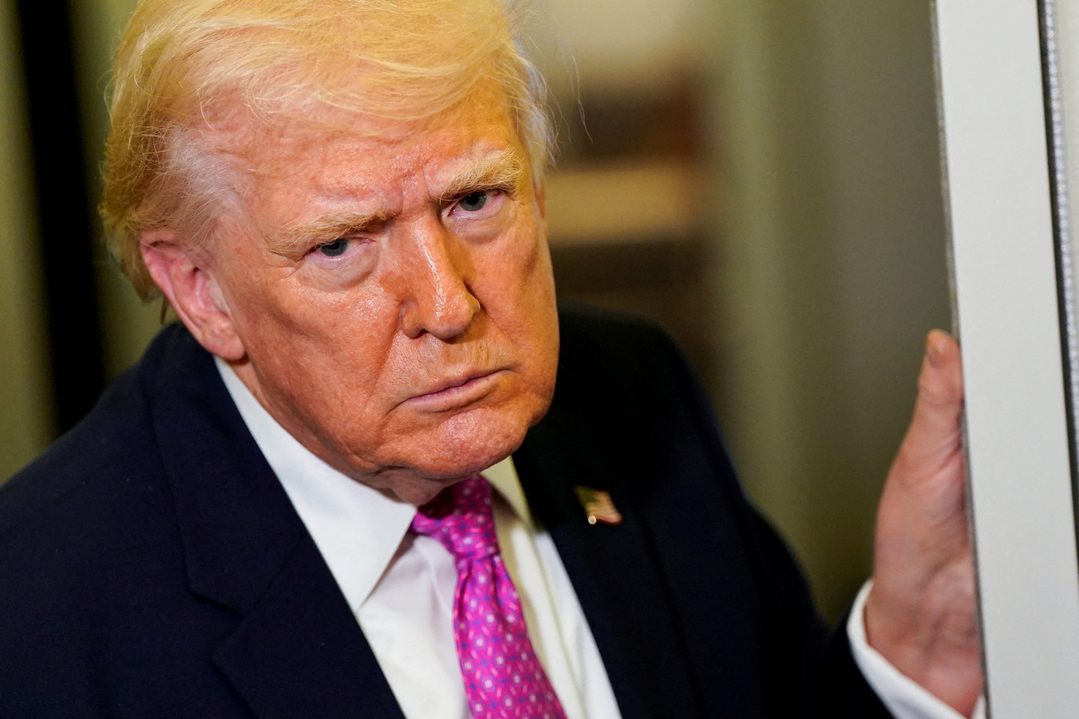 Trump diz que considera 'seriamente' tirar os EUA da Otan