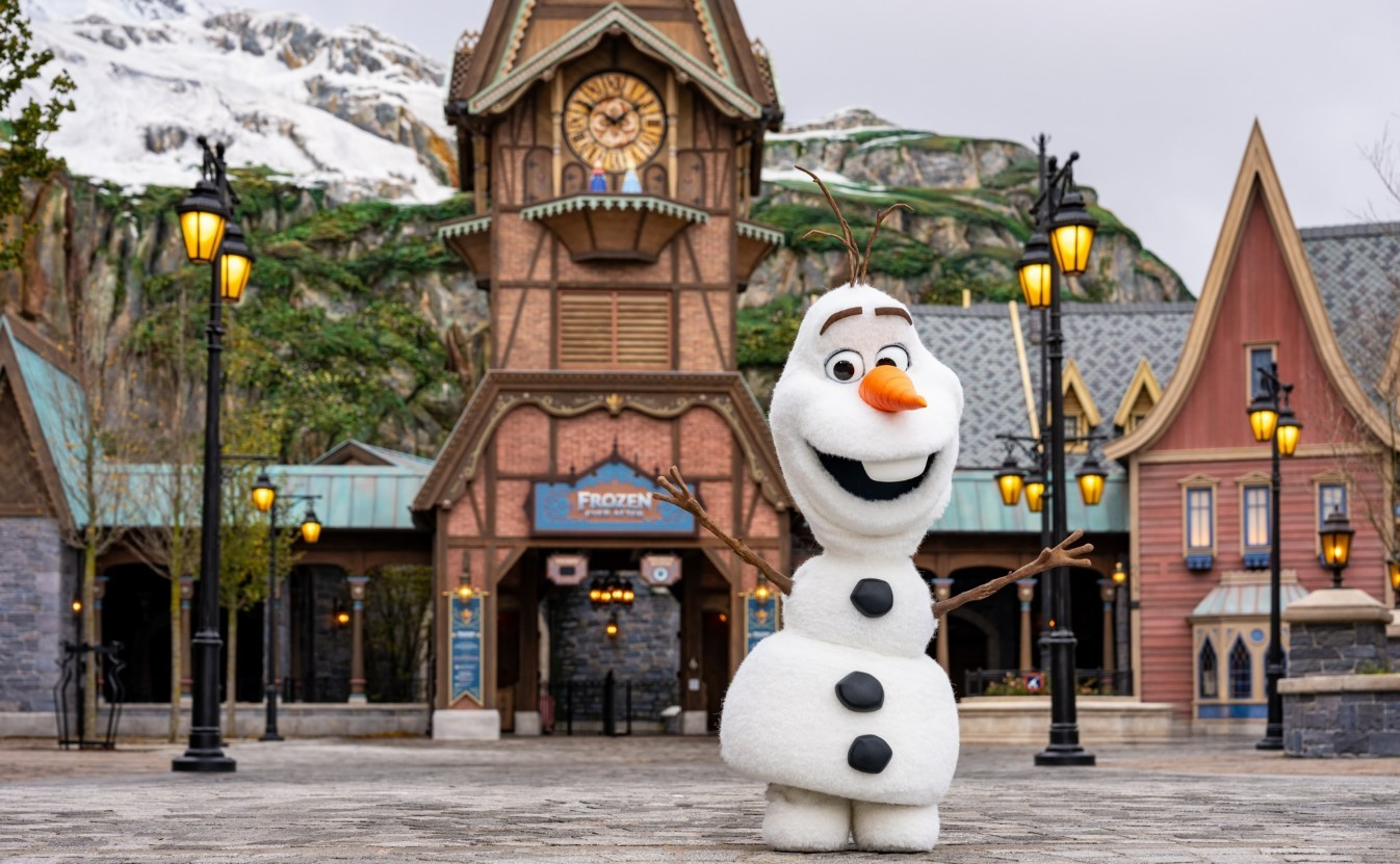 Disney Paris inaugura área temática de 'Frozen' com castelo e montanha de gelo; veja VÍDEO