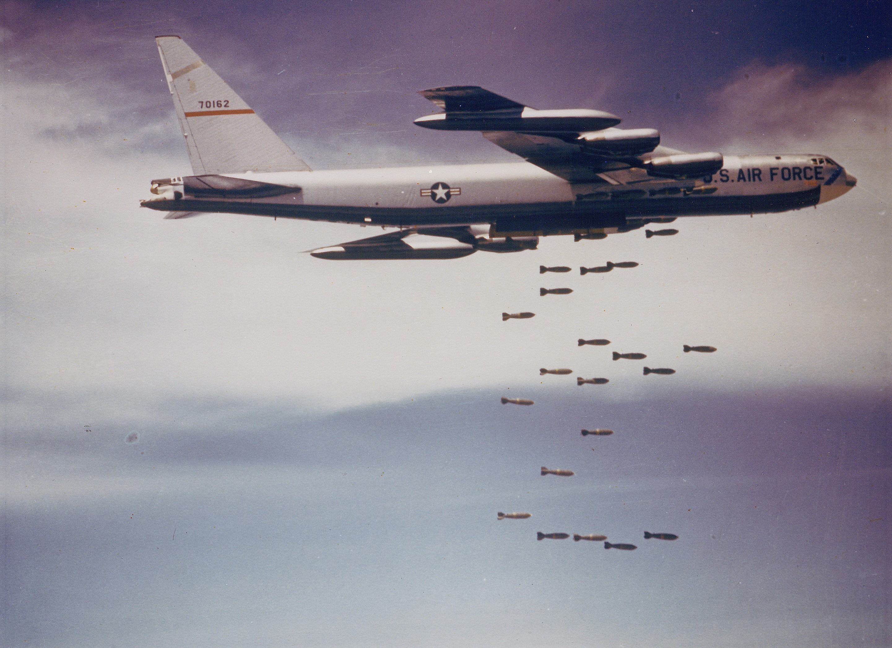 De mísseis de fragmentação ao bombardeiro do 'juízo final': relembre as armas utilizadas na guerra do Irã