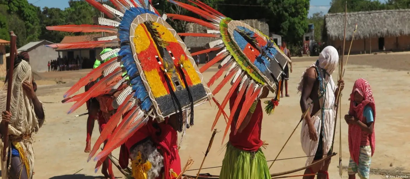 A história indígena das máscaras do Brasil que rodam o mundo