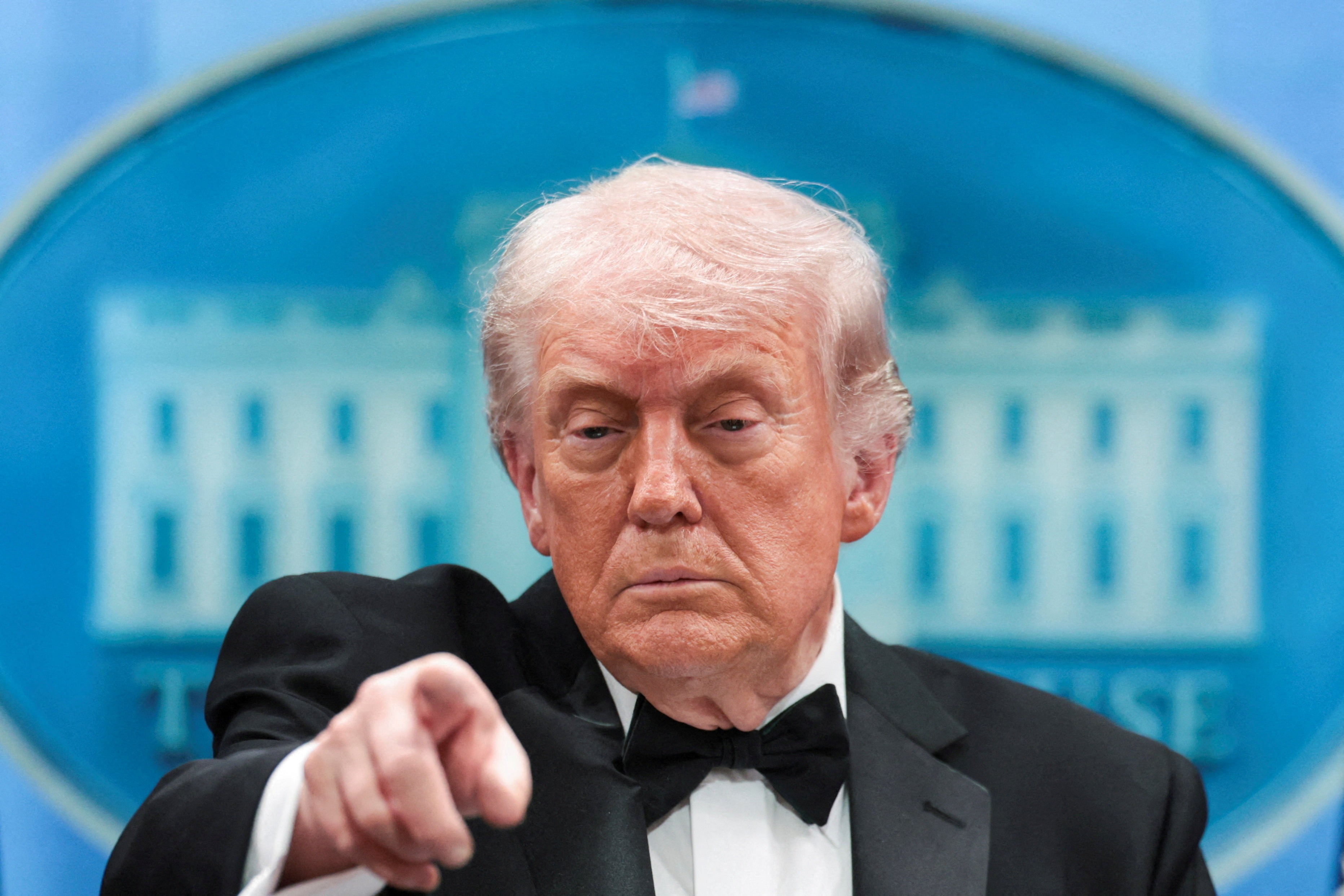 Aprovação de Trump cai em meio a preocupações com o custo de vida e a guerra com o Irã, aponta pesquisa