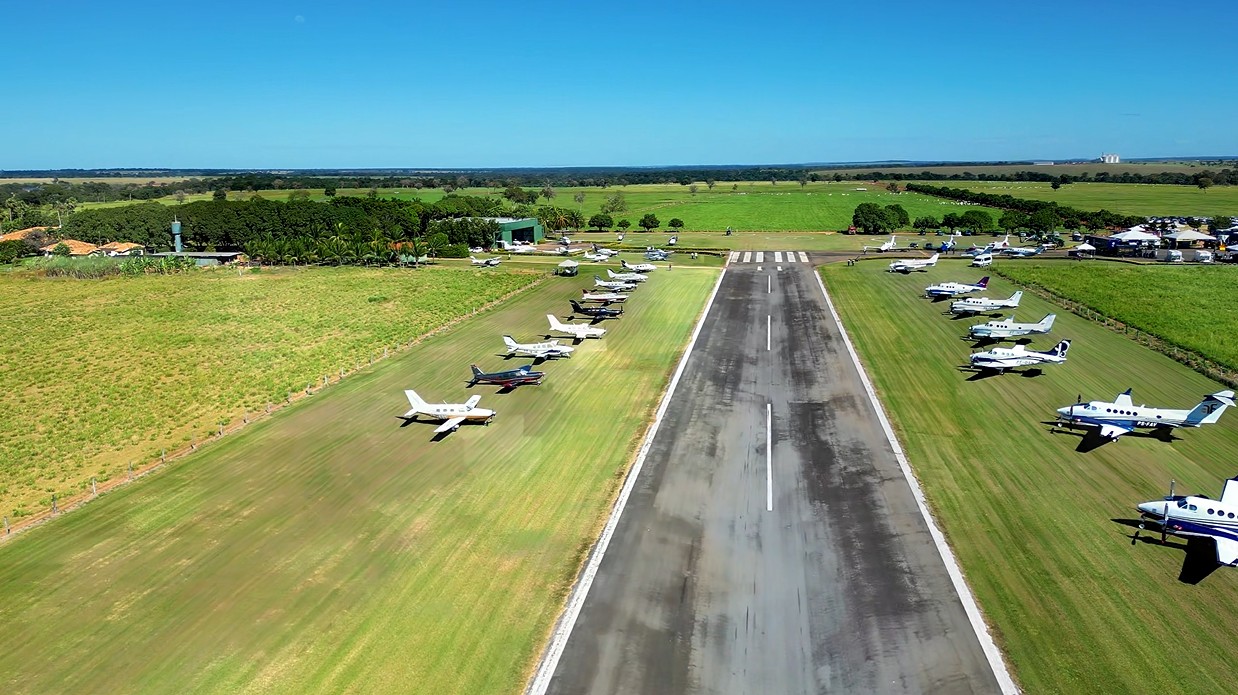 Vídeo com mais de 30 aviões em Goiás: aeronaves chegam a custar até R$ 65 milhões, diz piloto