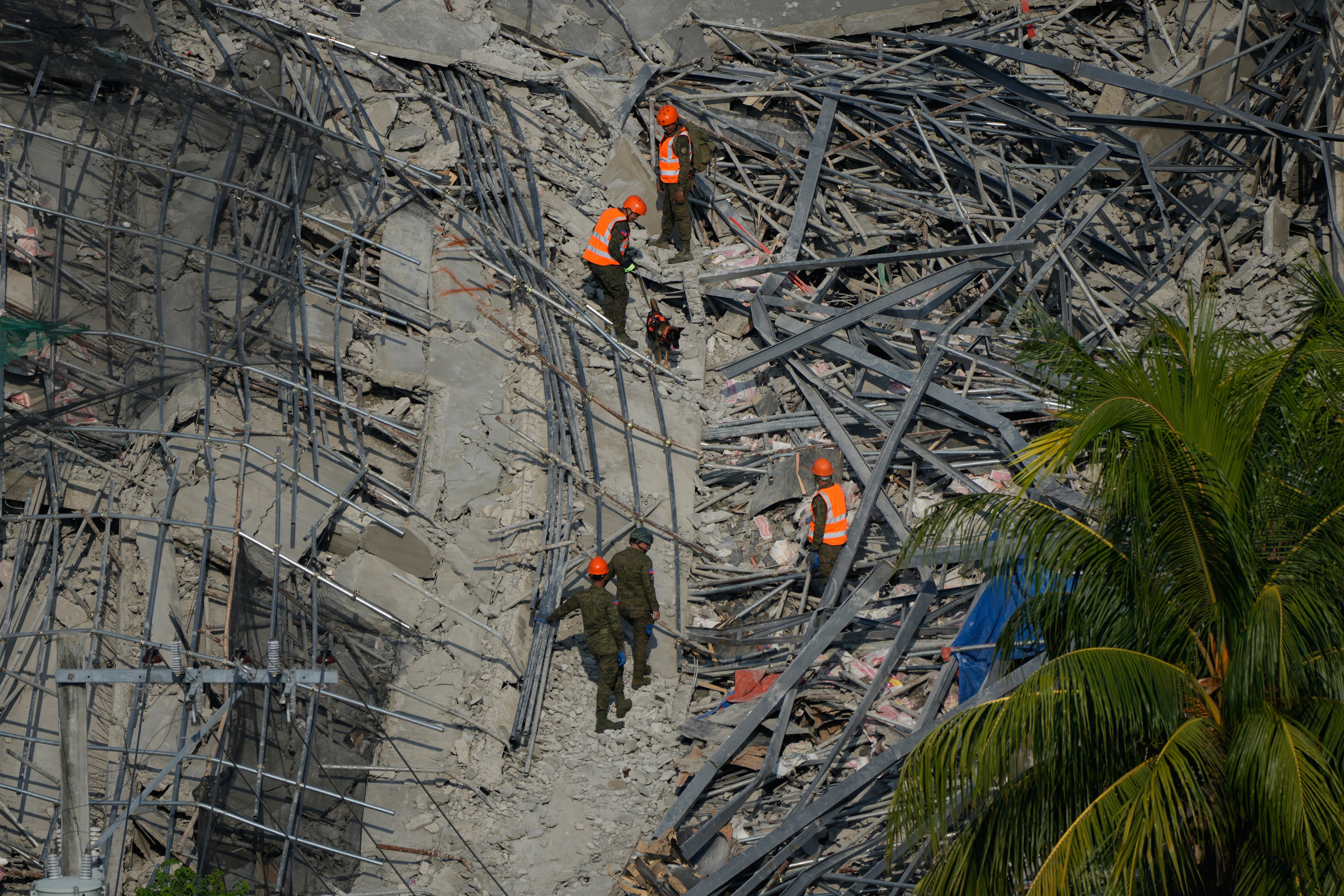 Desabamento de hotel em obras deixa 4 mortos e 17 desaparecidos nas Filipinas