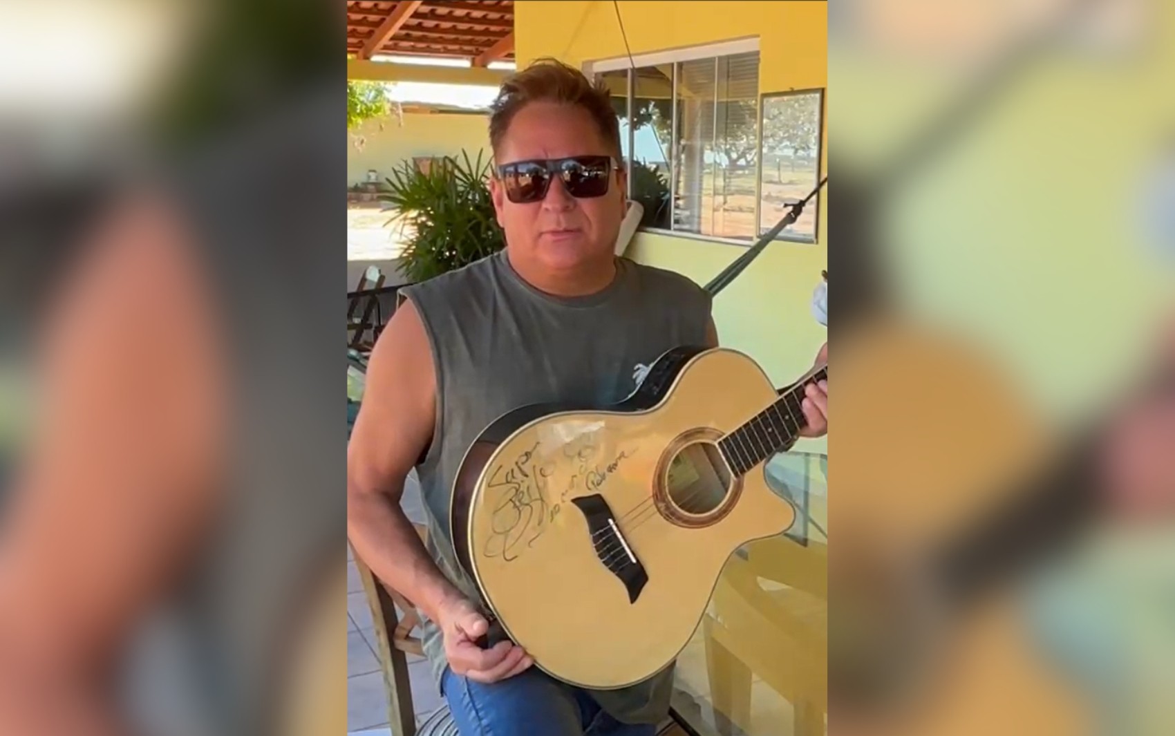 Violão autografado e uma bezerra de Leonardo serão leiloados em evento beneficente de igreja nesta semana em Goianésia