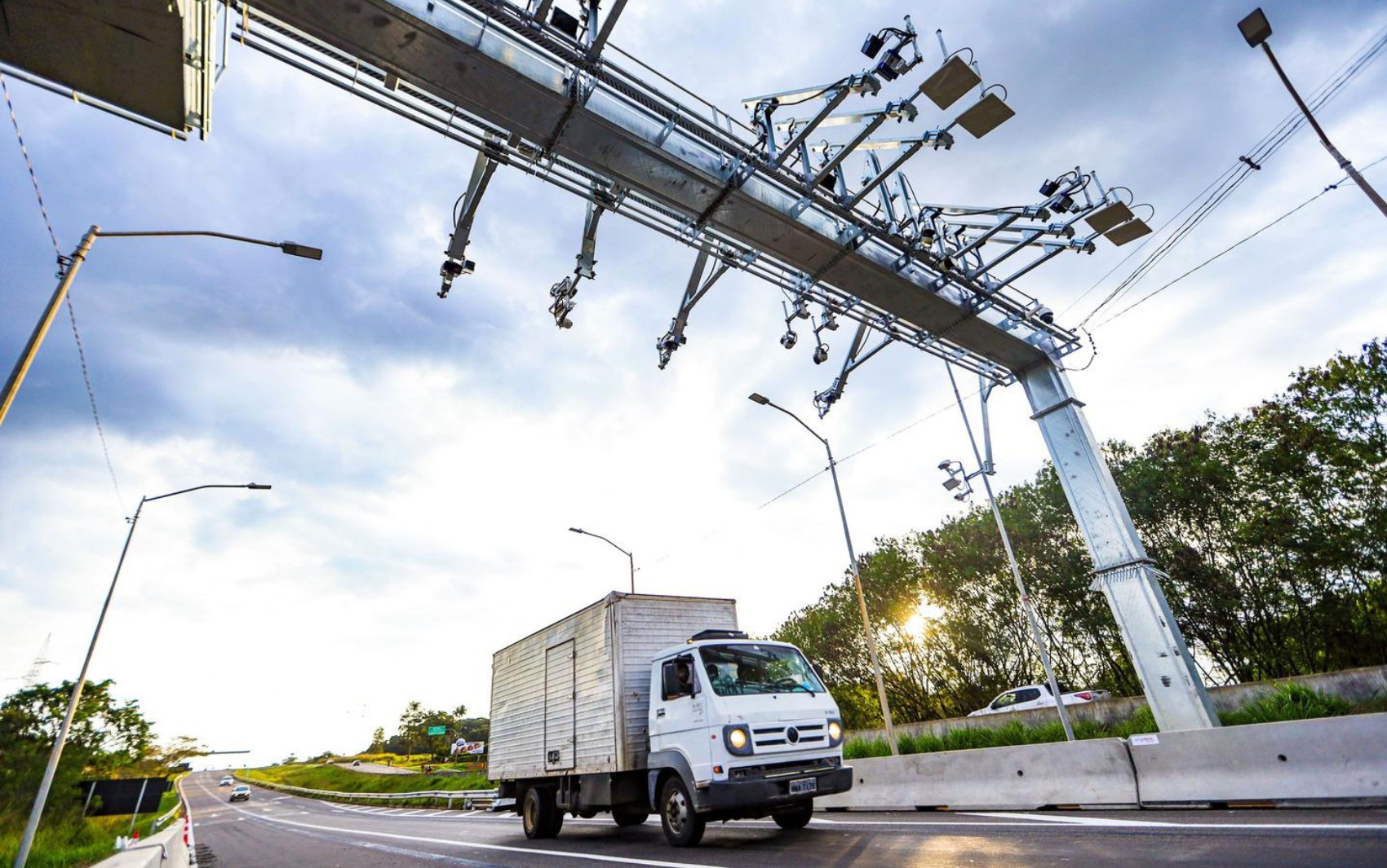 Pedágio eletrônico nas BRs 060 e 452 passa a operar em Goiás; saiba valores e como pagar
