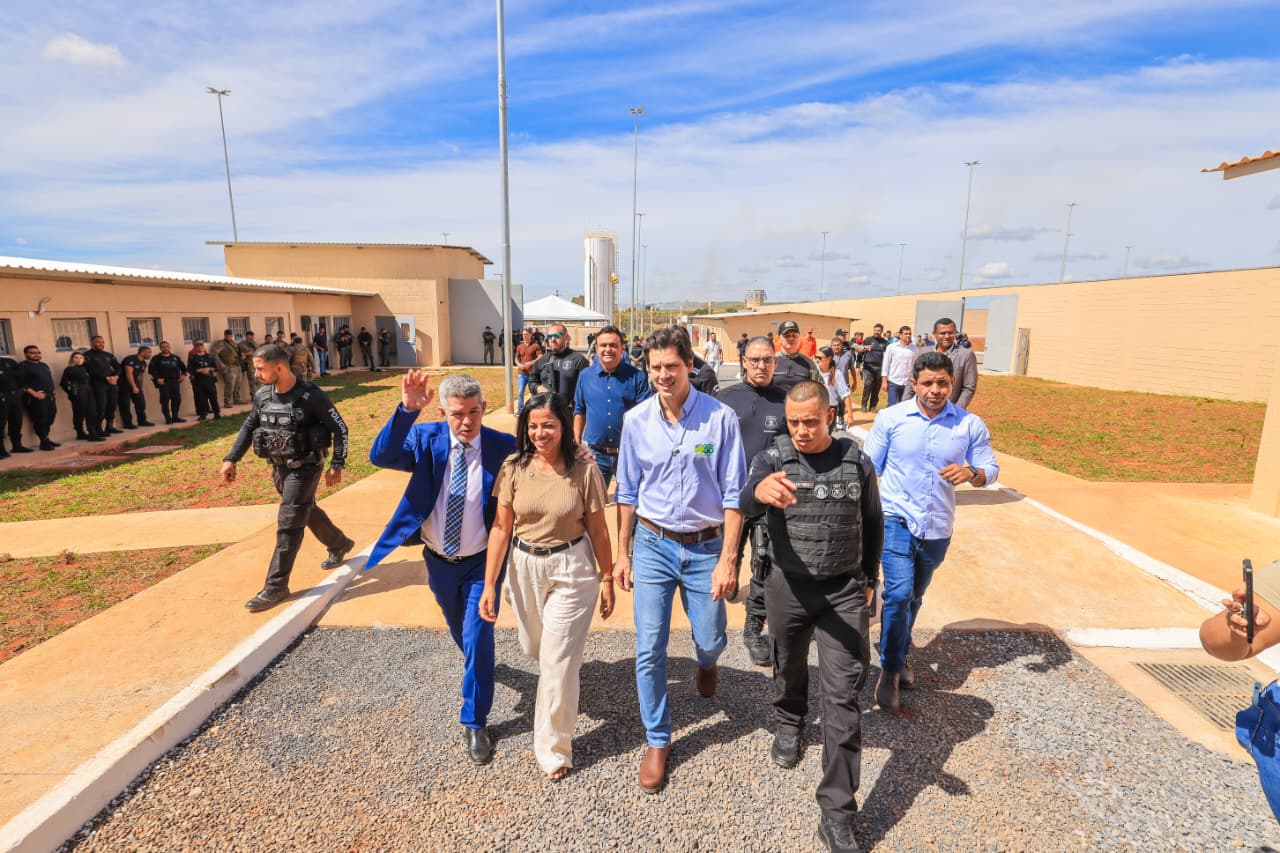 Daniel Vilela cumpre maratona de entregas e ações sociais em 26 municípios