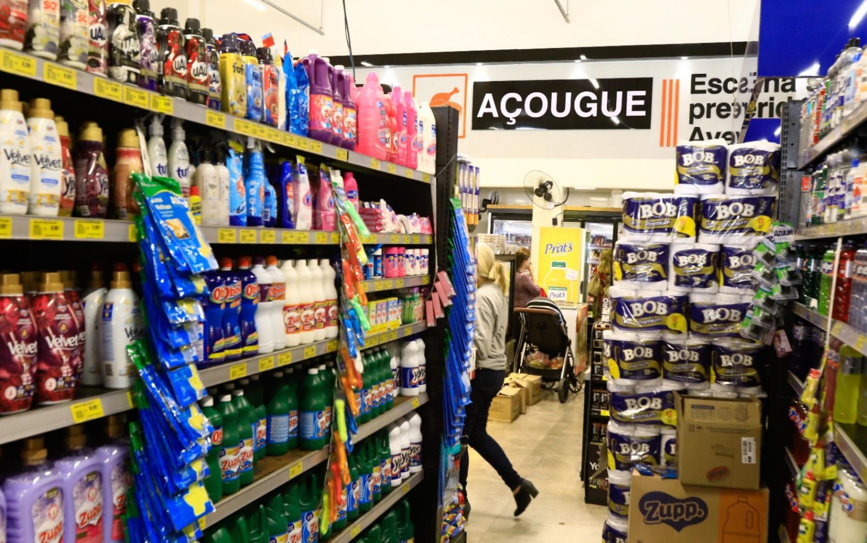 Maioria dos supermercados da Grande Goiânia descumpriu acordo que previa fechamento às 11h no domingo, diz sindicato
