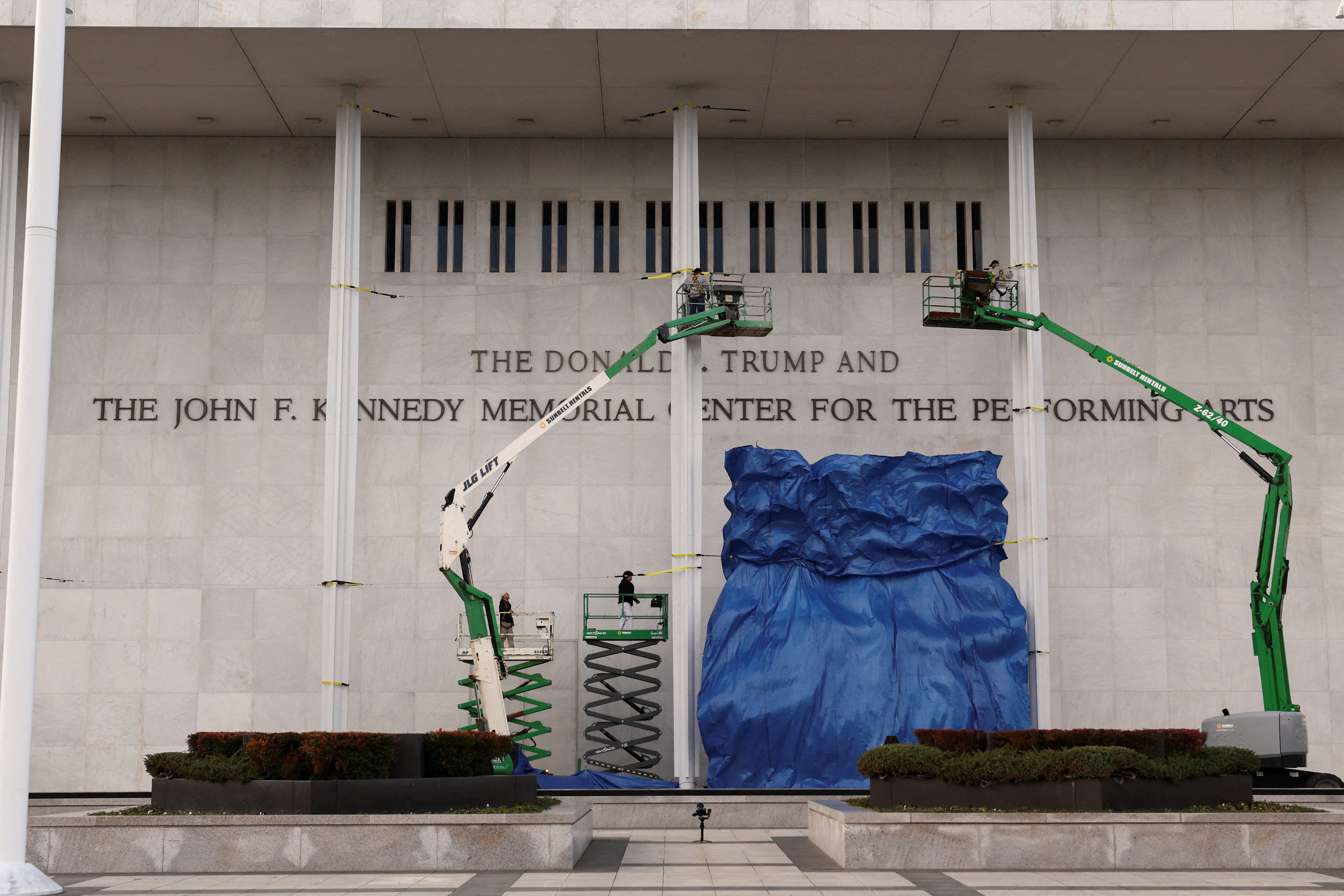 Nome de Trump é retirado do Kennedy Center após decisão judicial