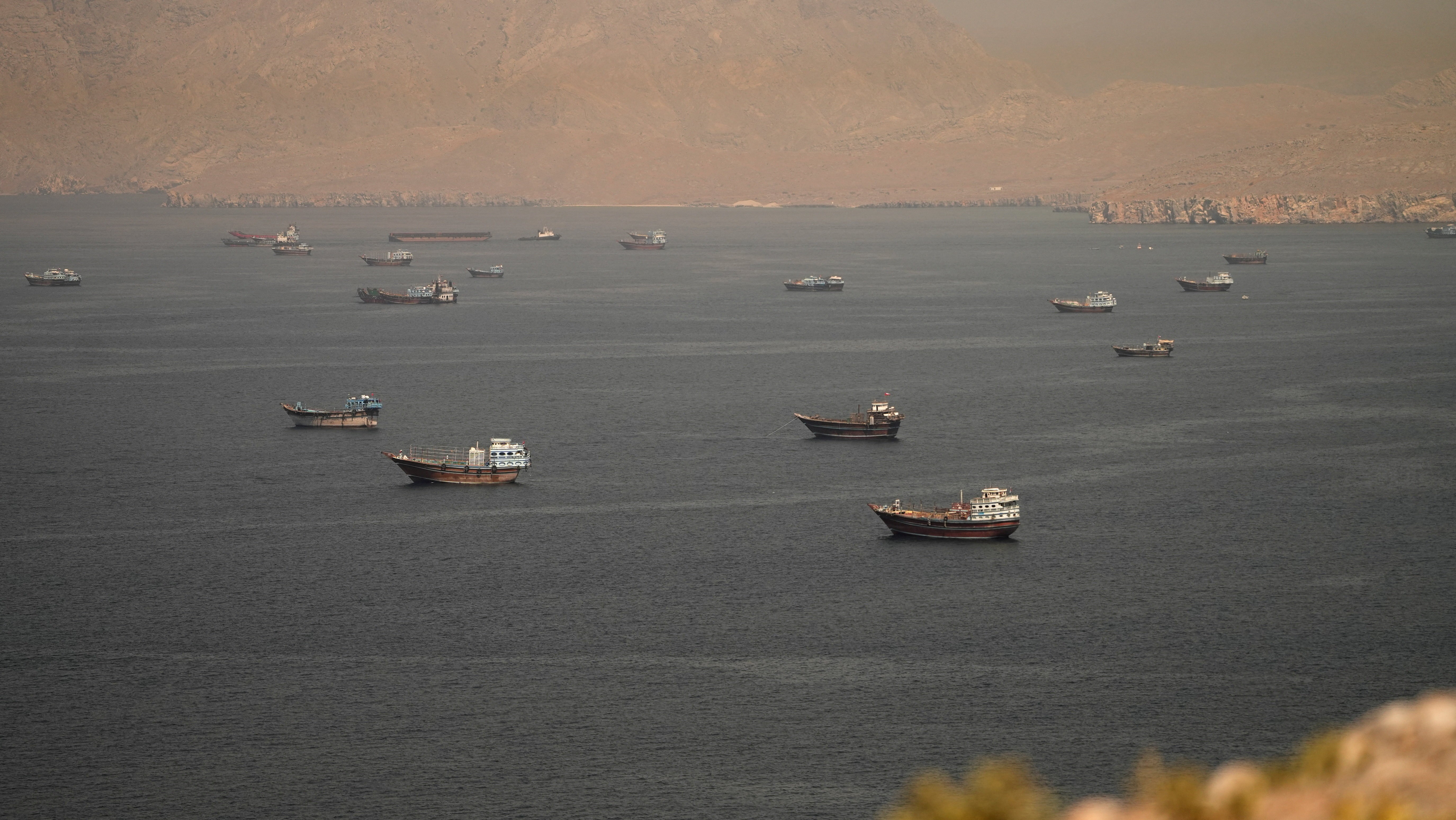 Irã diz que não cobrará taxa para navios no Estreito de Ormuz por 60 dias